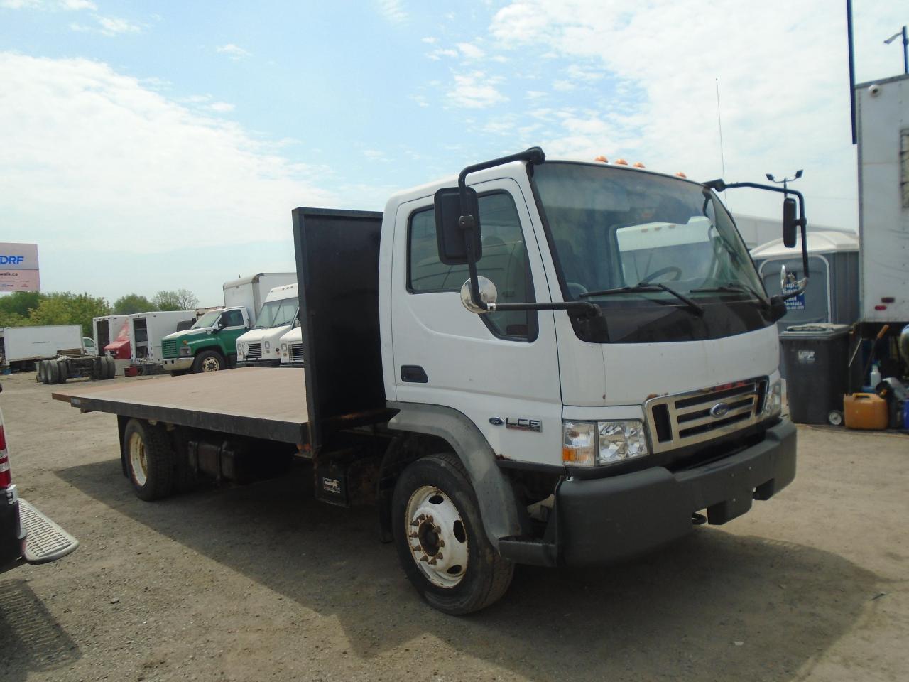 2007 Ford LCF FLAT BED - Photo #7