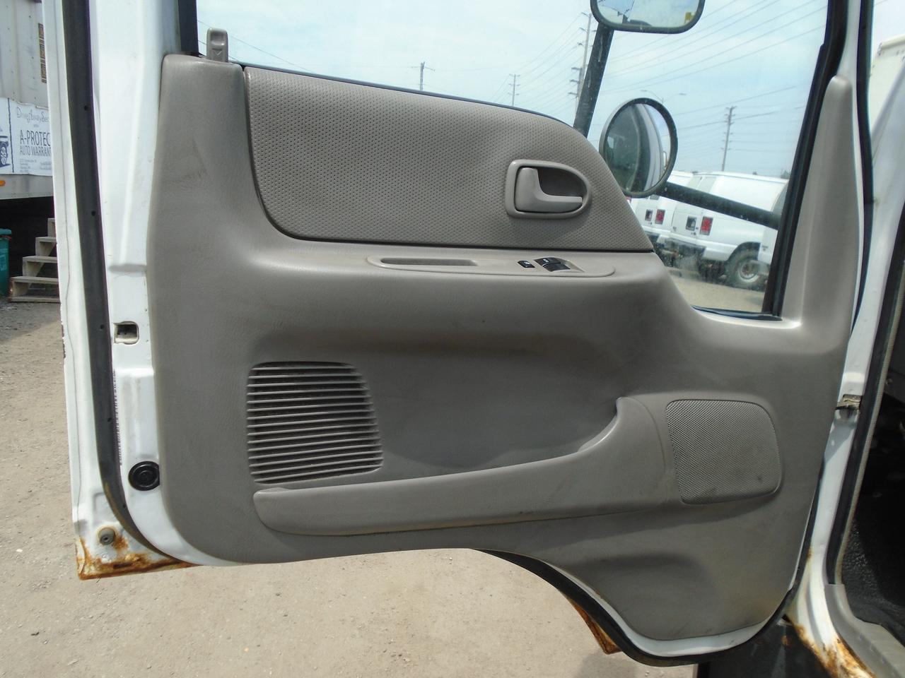 2007 Ford LCF FLAT BED Photo