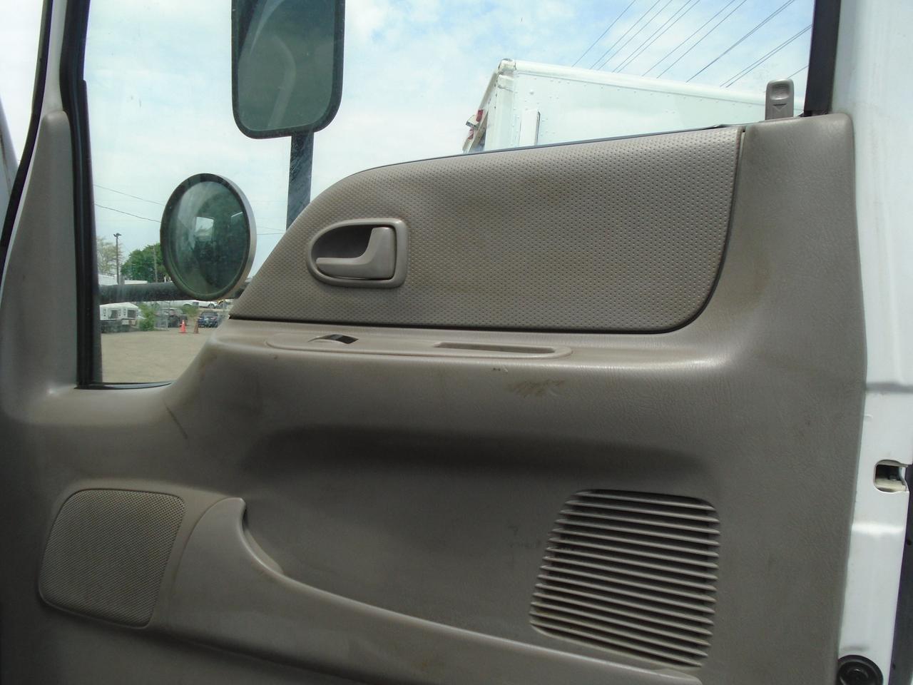 2007 Ford LCF FLAT BED Photo