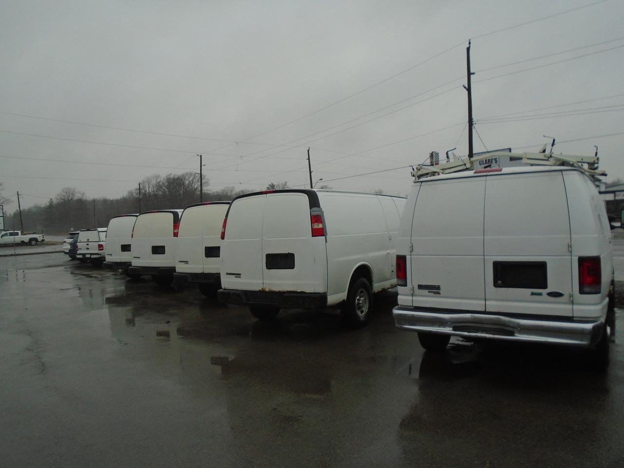 2007 Ford LCF FLAT BED Photo