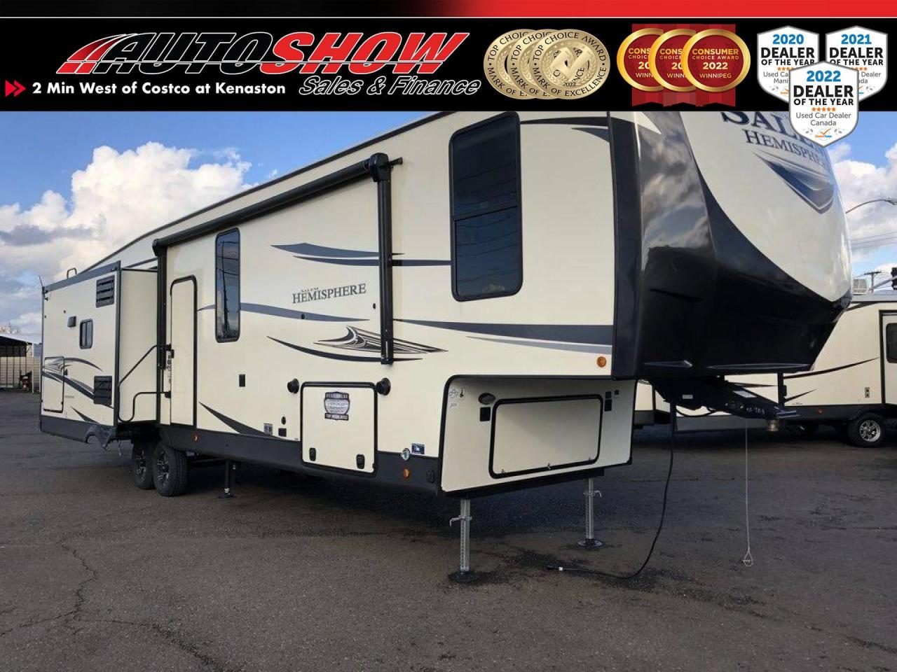 New 2023 Salem Hemisphere by Forest River 370BL King Bed + Loft + Bunks!! 4 Slides + Island!! for sale in Winnipeg, MB
