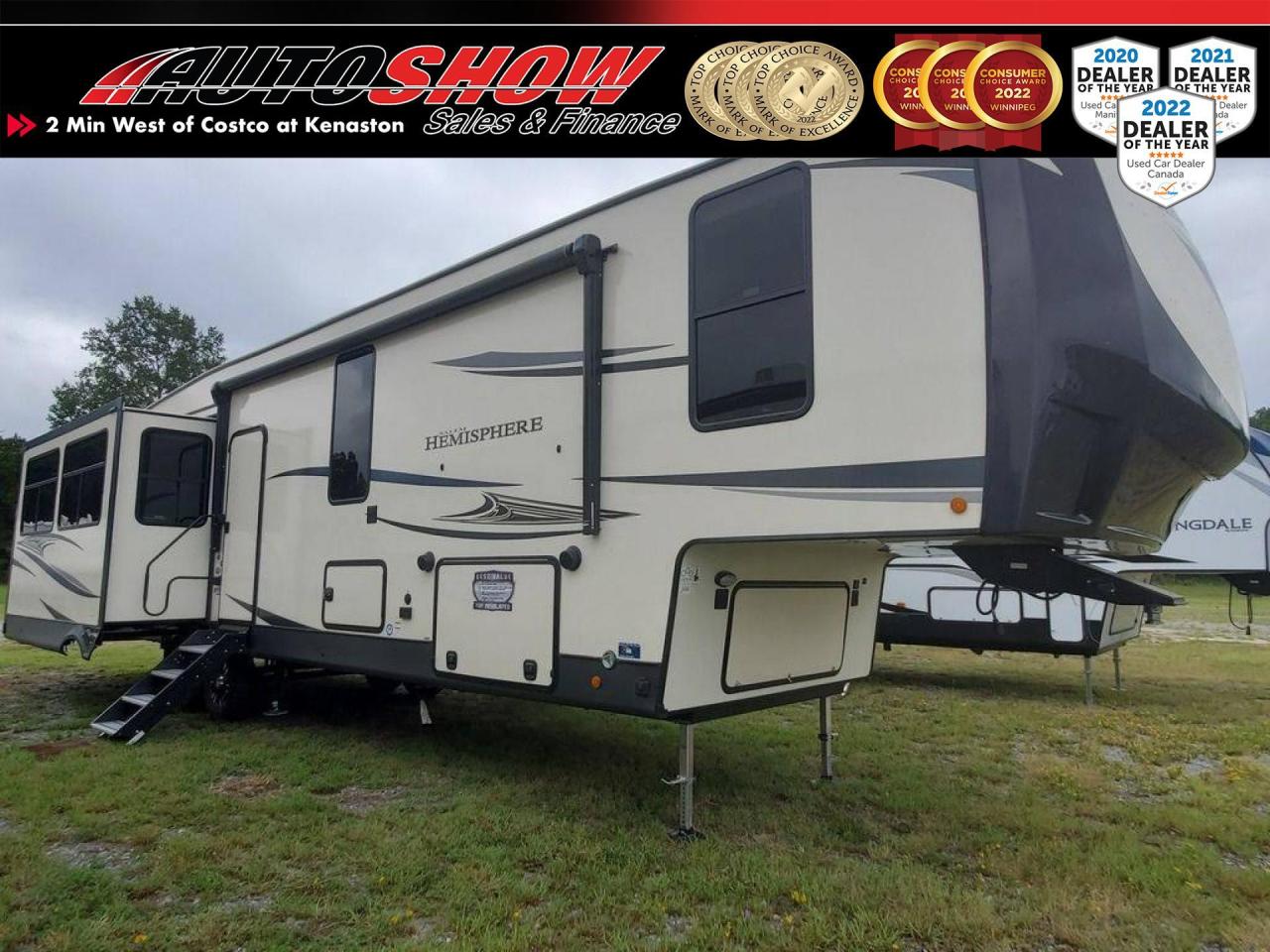New 2023 Salem Hemisphere by Forest River 369BL 43 Ft - 4 Slide-Outs w/ Centre Loft, Huge Living Area & Kitchen Island!! for sale in Winnipeg, MB