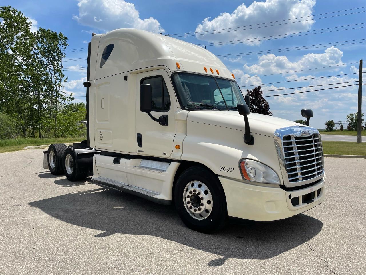 2012 Freightliner CA125SLP CASCADIA 125 - Photo #5