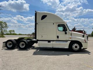 2012 Freightliner CA125SLP CASCADIA 125 - Photo #2