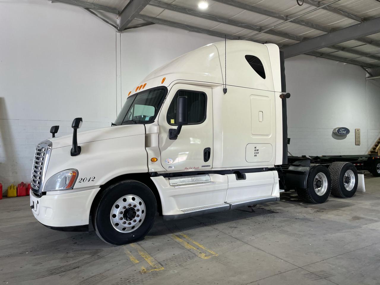 2012 Freightliner CA125SLP CASCADIA 125 - Photo #11