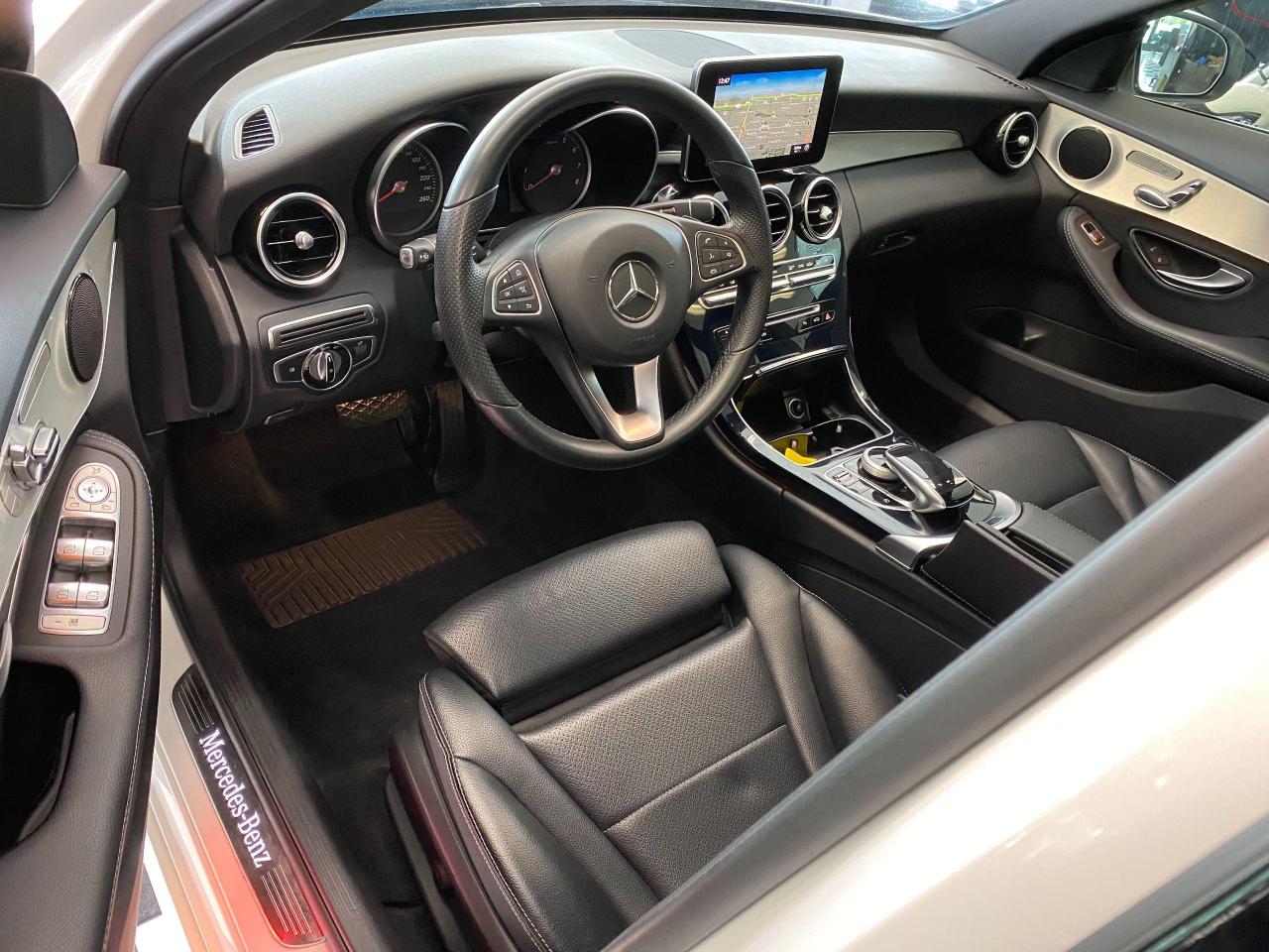 2017 Mercedes-Benz C-Class C300 4Matic AMG PKG+Xenons+Camera+Roof+CLEANCARFAX - Photo #19