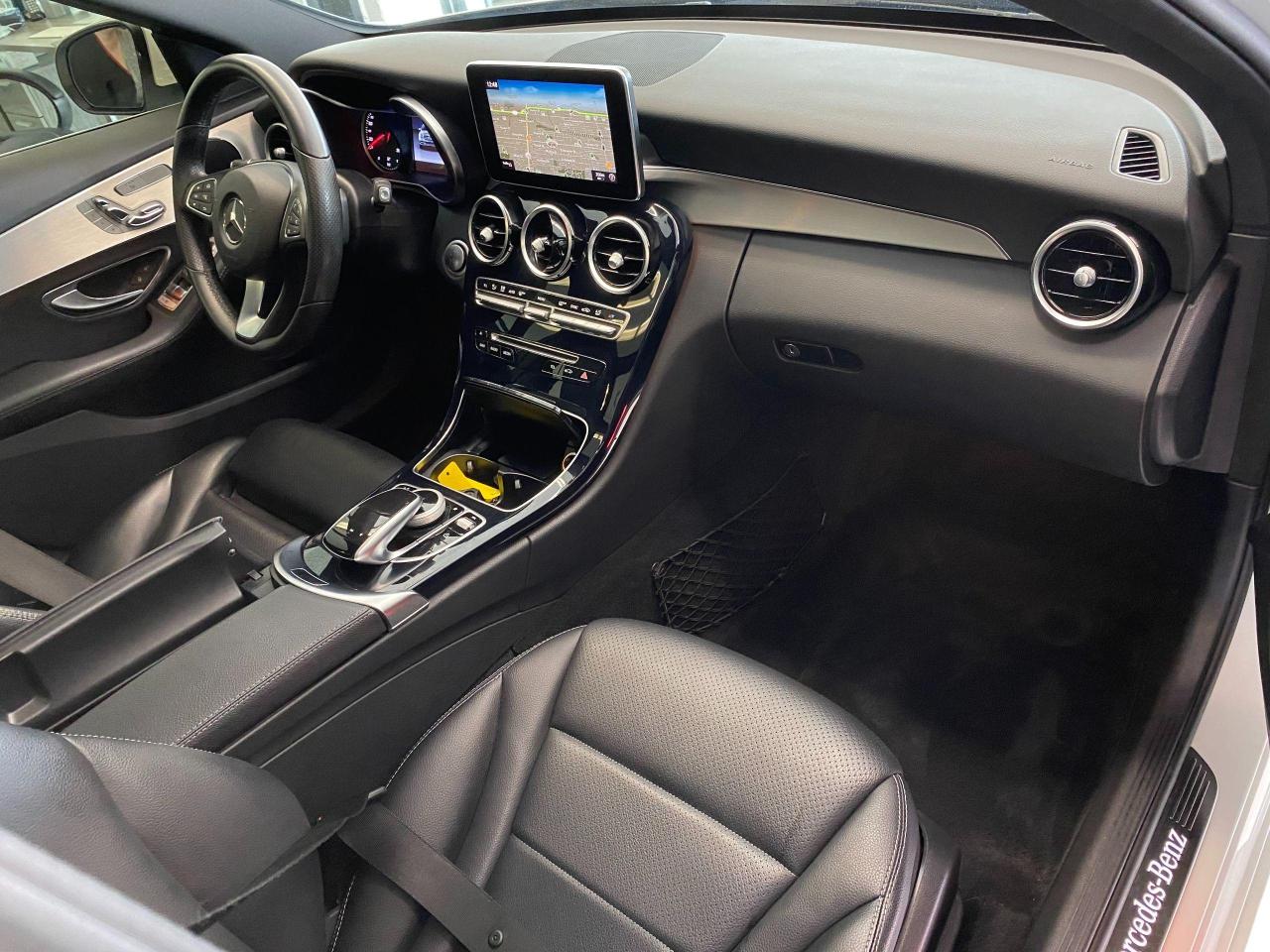 2017 Mercedes-Benz C-Class C300 4Matic AMG PKG+Xenons+Camera+Roof+CLEANCARFAX - Photo #22