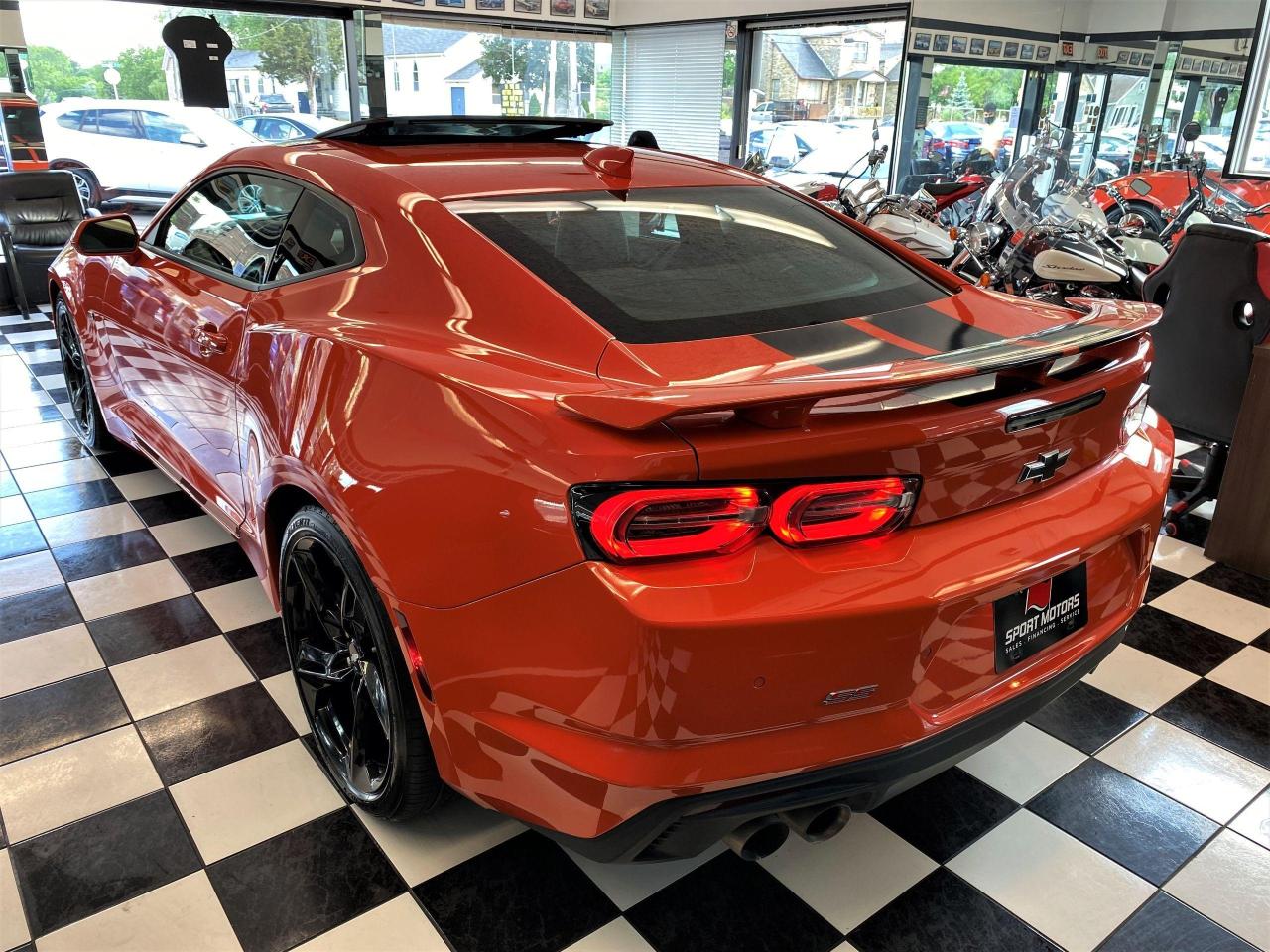2019 Chevrolet Camaro 2SS 6.2L V8+2 ToneCooled Leather+Roof+CLEAN CARFAX - Photo #2