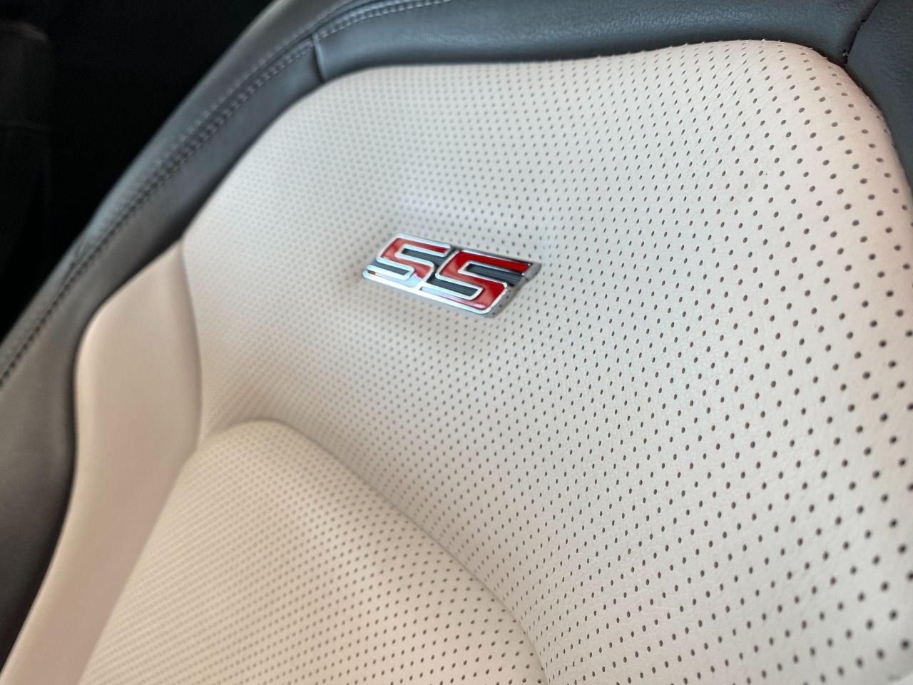 2019 Chevrolet Camaro 2SS 6.2L V8+2 ToneCooled Leather+Roof+CLEAN CARFAX - Photo #44