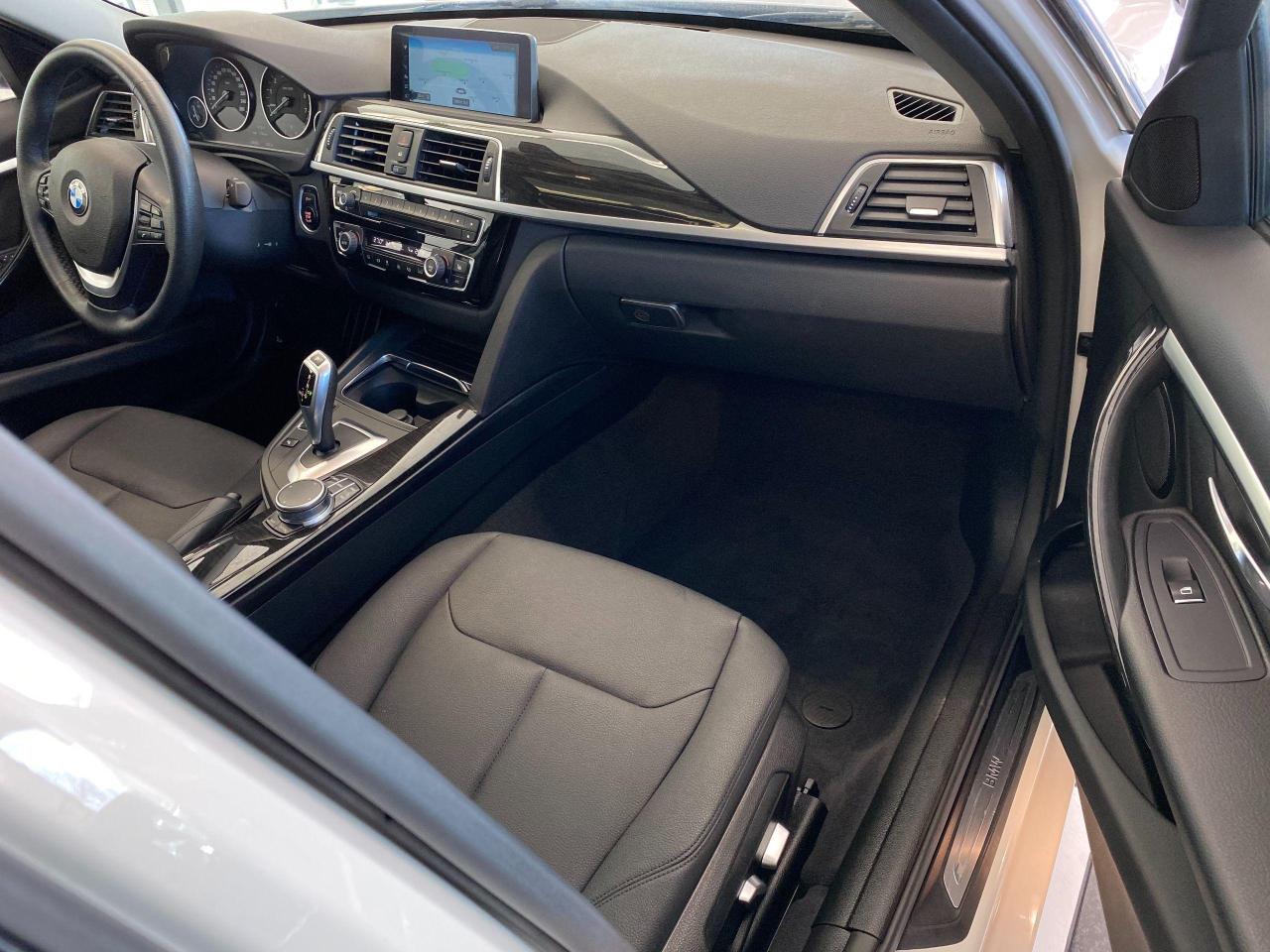 2017 BMW 3 Series 320i xDrive+Camera+GPS+Sensors+Roof+CLEAN CARFAX - Photo #21