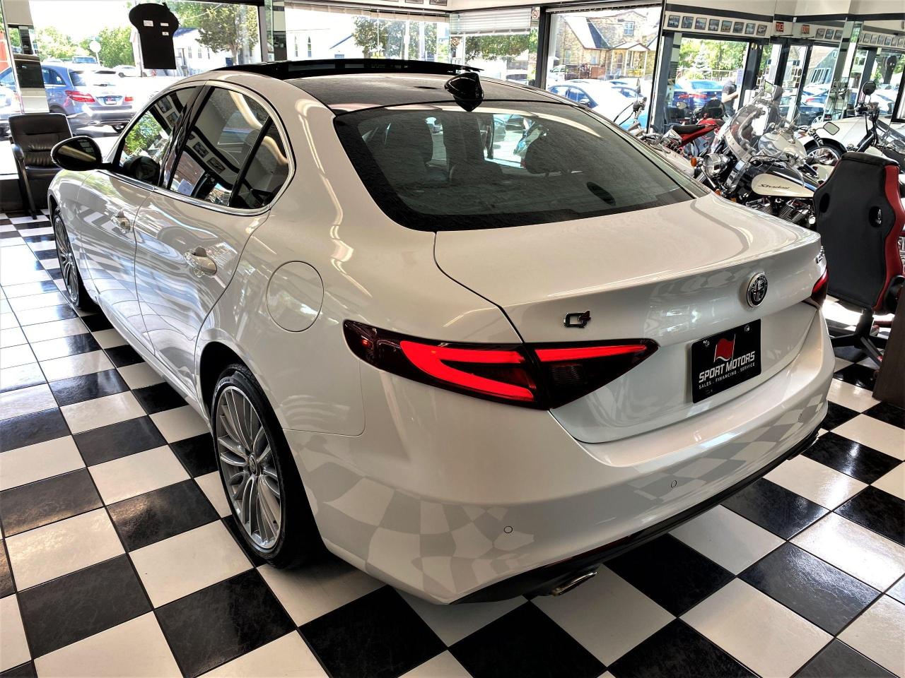 2017 Alfa Romeo Giulia Ti AWD+Camera+GPS+Lane Departure+Roof+CLEAN CARFAX - Photo #2