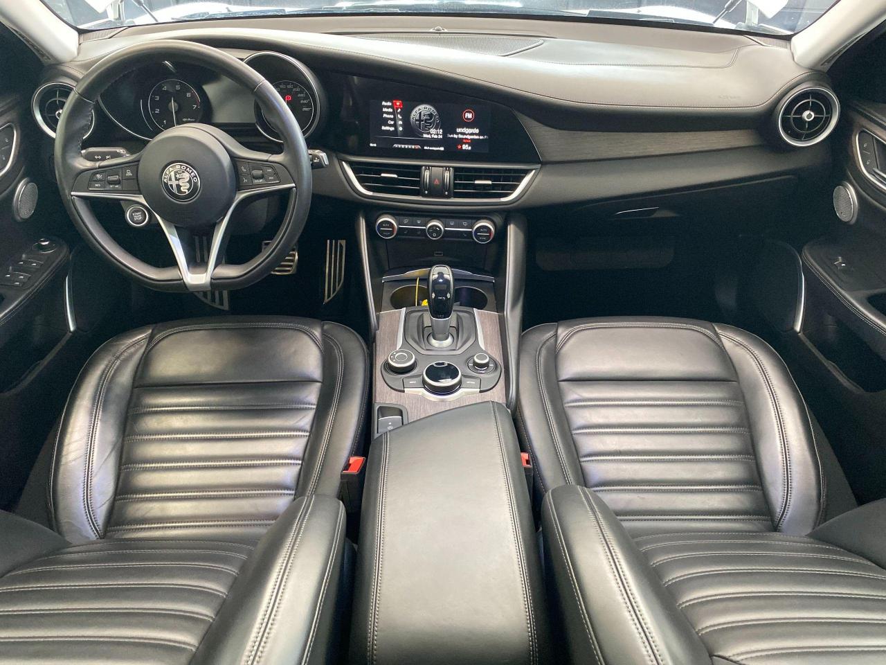 2017 Alfa Romeo Giulia Ti AWD+Camera+GPS+Lane Departure+Roof+CLEAN CARFAX - Photo #8