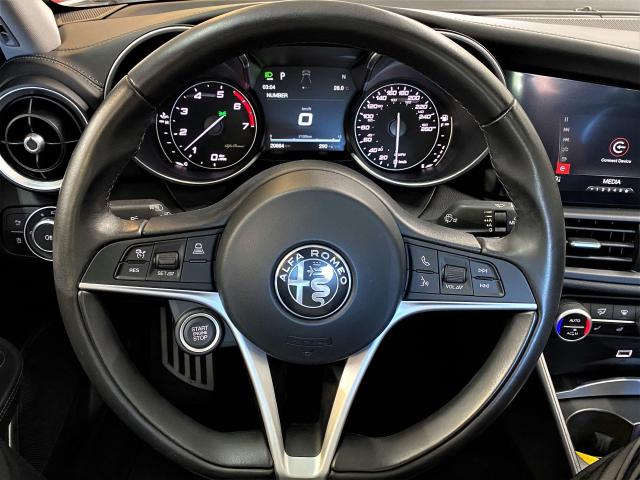 2017 Alfa Romeo Giulia Ti AWD+Camera+GPS+Lane Departure+Roof+CLEAN CARFAX Photo9