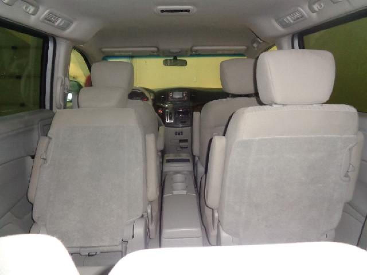 2013 Nissan Quest 4dr Photo4