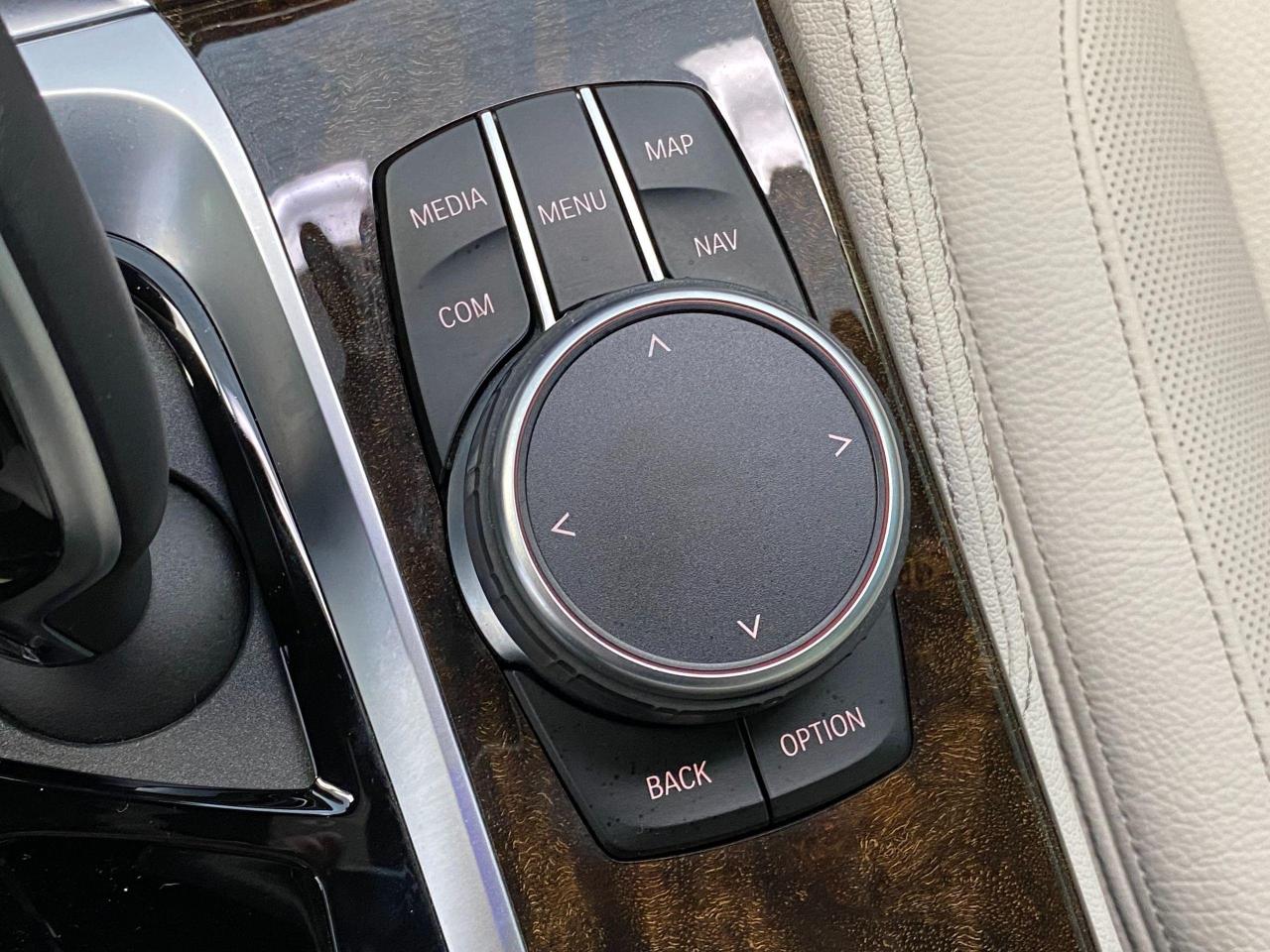 2019 BMW 5 Series 530i xDrive+AdaptiveCruise+CooledSeats+CLEANCARFAX - Photo #47
