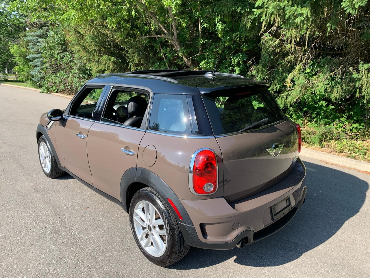 2011 MINI Cooper Countryman "S"-ALL4  (ALL WHEEL DRIVE) - ONLY 90,481 KMS.!!! - Photo #4