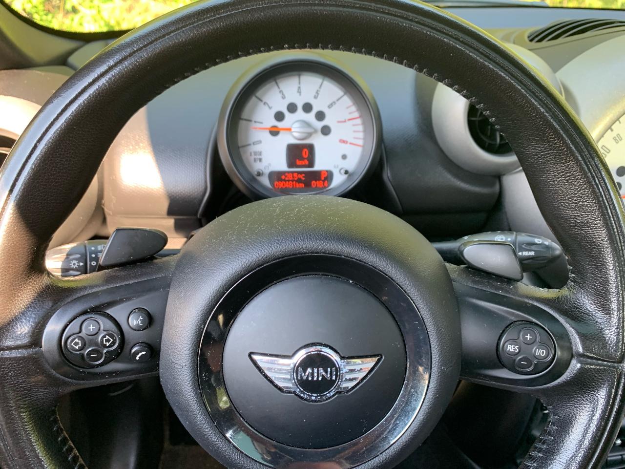 2011 MINI Cooper Countryman "S"-ALL4  (ALL WHEEL DRIVE) - ONLY 90,481 KMS.!!! - Photo #16