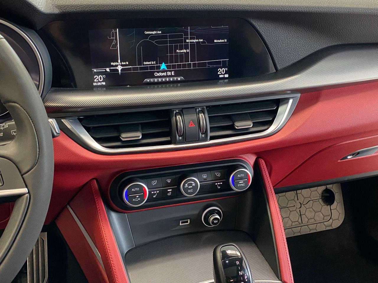2018 Alfa Romeo Stelvio Ti Sport AWD+Assist PKG2+Roof+GPS+CLEAN CARFAX - Photo #10