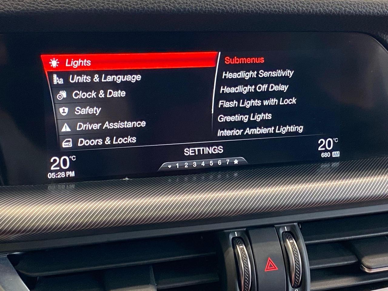 2018 Alfa Romeo Stelvio Ti Sport AWD+Assist PKG2+Roof+GPS+CLEAN CARFAX - Photo #38