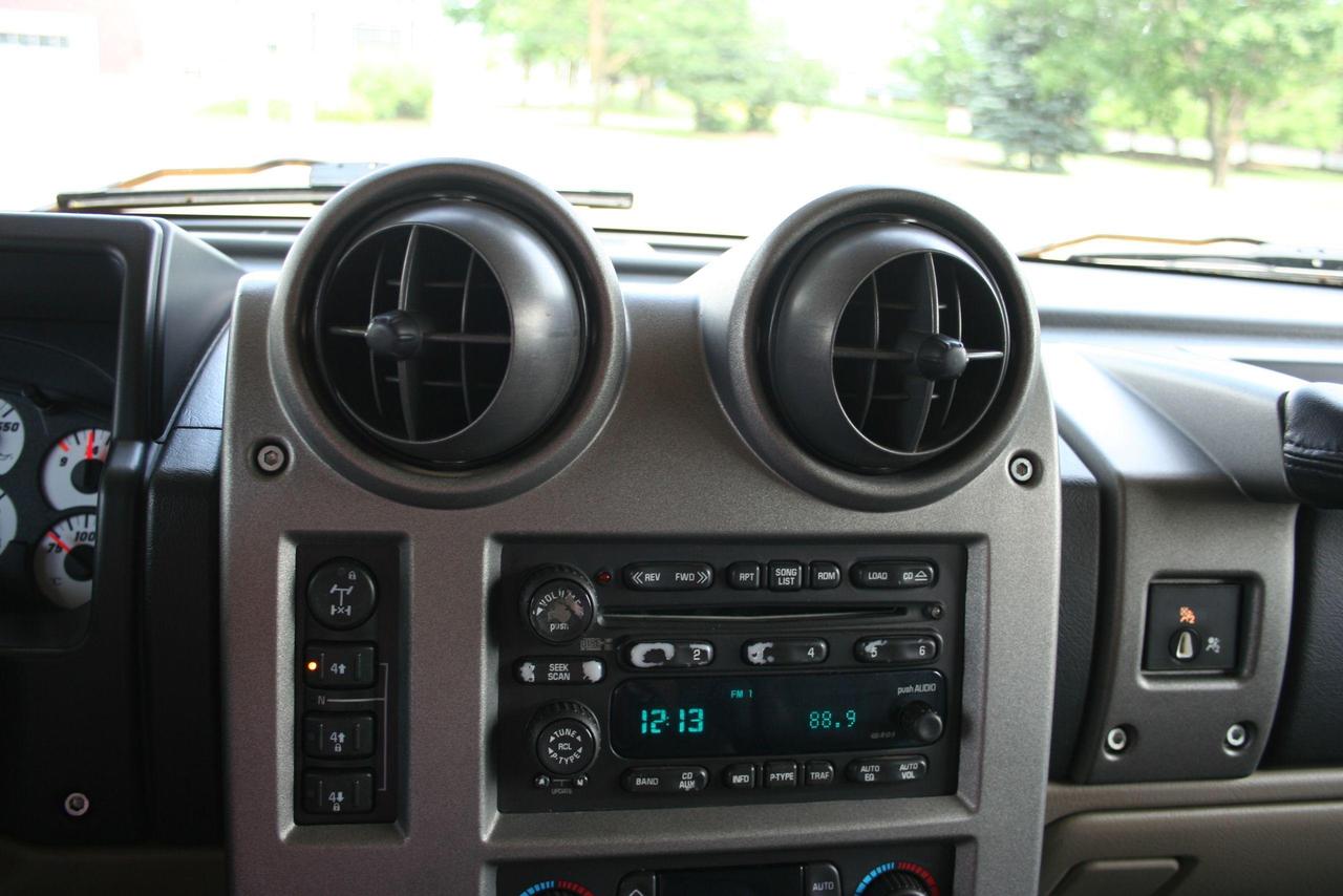 2003 Hummer H2  Photo