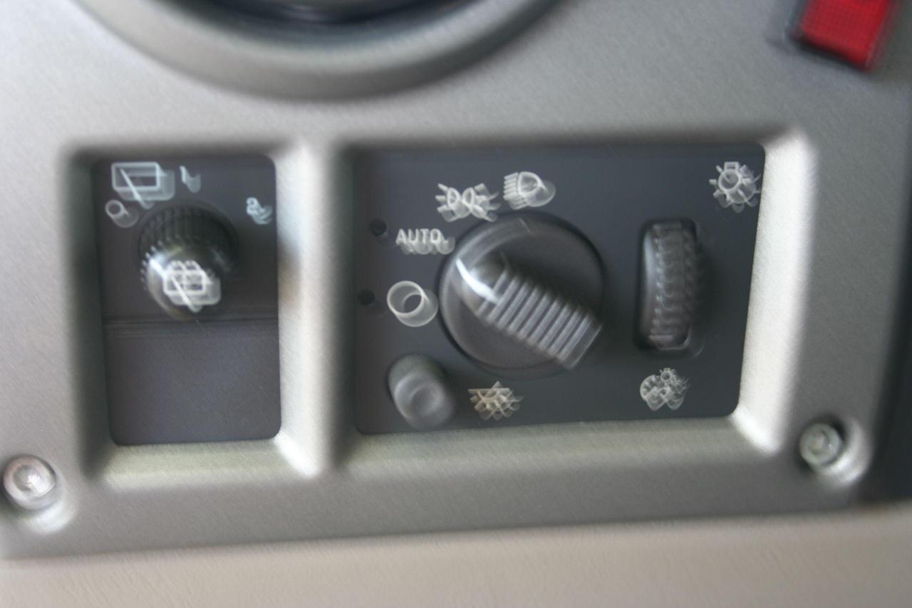 2003 Hummer H2  Photo