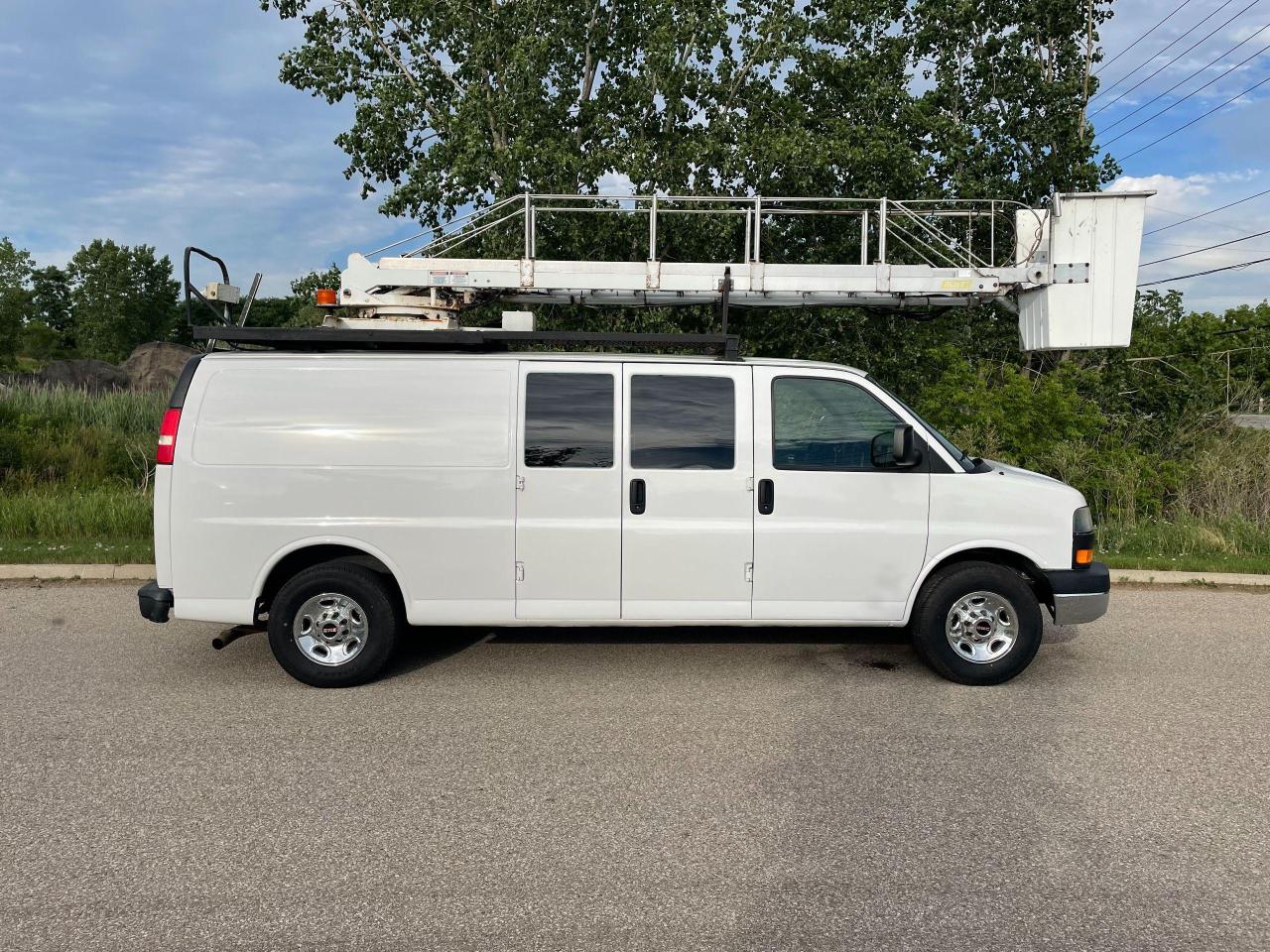 2008 GMC Savana BUCKET VAN - Photo #10