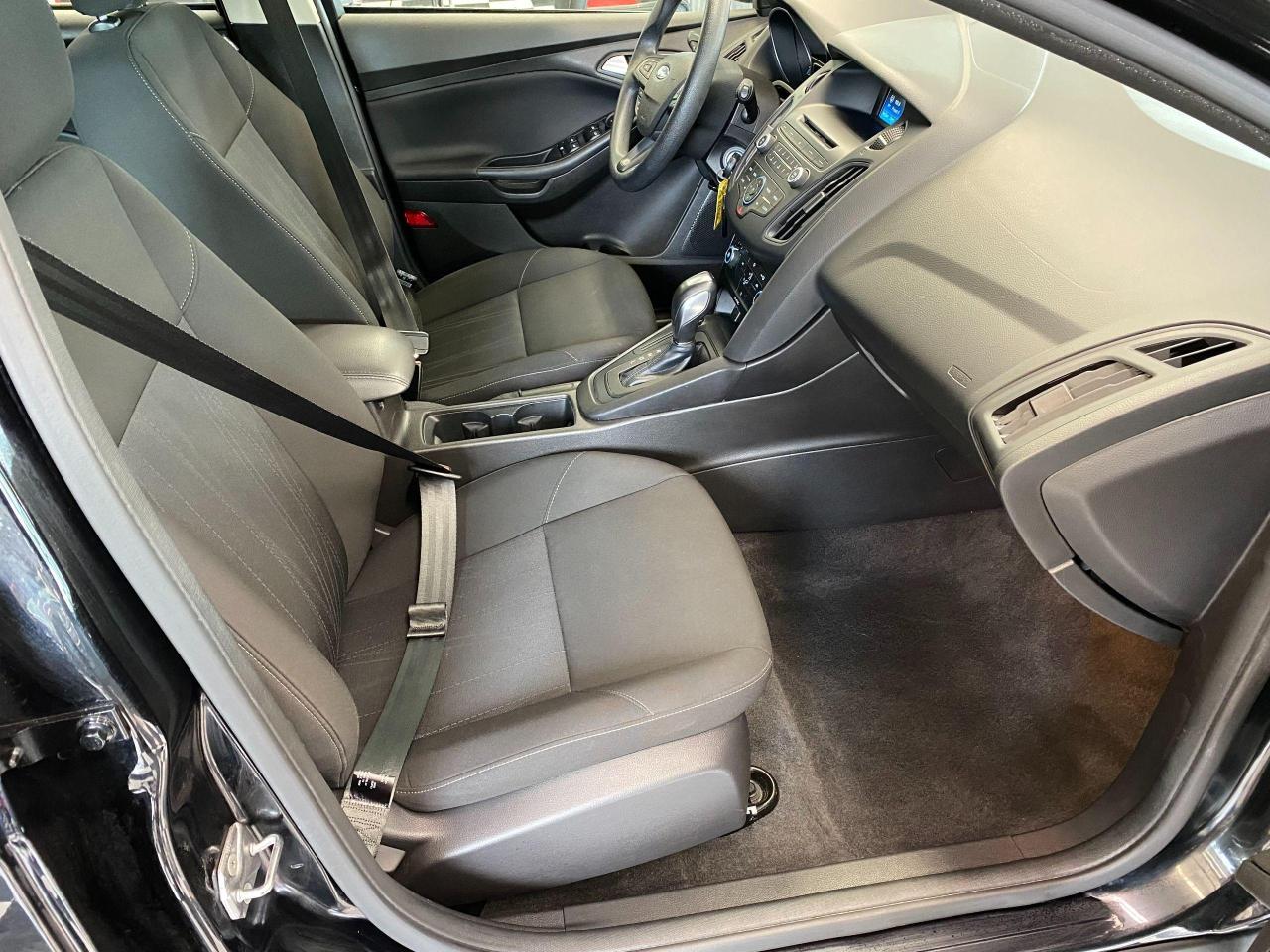 2016 Ford Focus SE+Camera+Bluetooth+A/C+Cruise+CLEAN CARFAX - Photo #19