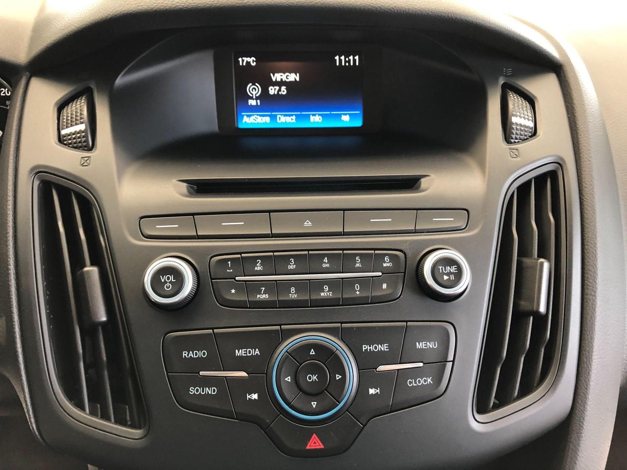 2016 Ford Focus SE+Camera+Bluetooth+A/C+Cruise+CLEAN CARFAX Photo26