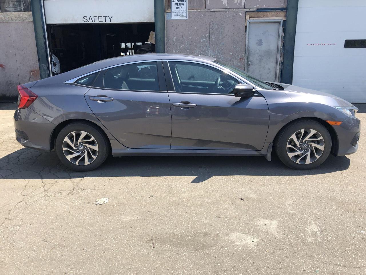 2017 Honda Civic EX • No Accidents • Low Milege! Photo4