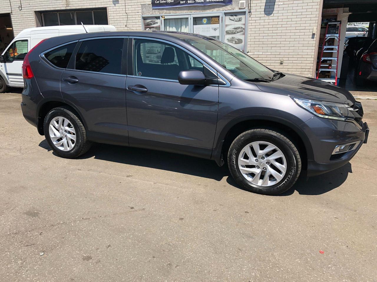 2016 Honda CR-V SE AWD • Push Button Start • No Accidents Photo