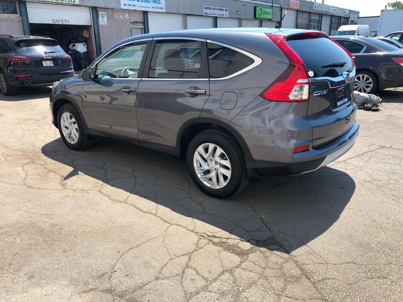 2016 Honda CR-V SE AWD • Push Button Start • No Accidents Photo