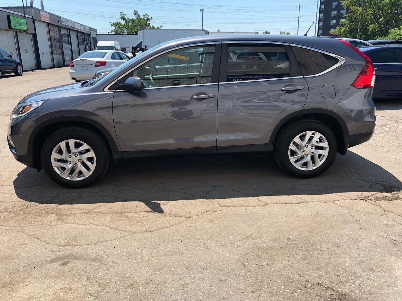 2016 Honda CR-V SE AWD • Push Button Start • No Accidents Photo