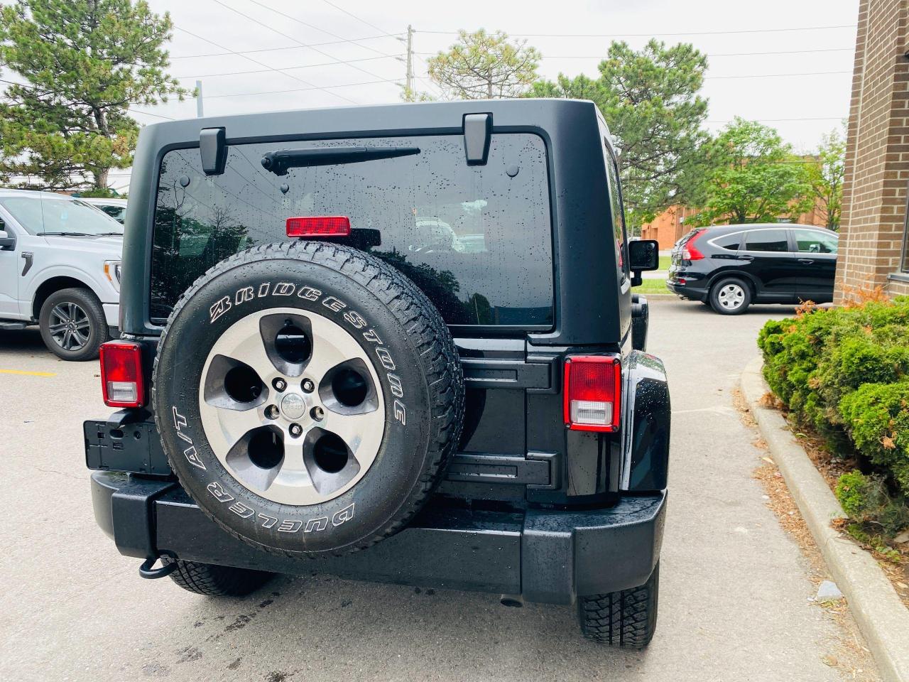 2018 Jeep Wrangler Sahara Photo4