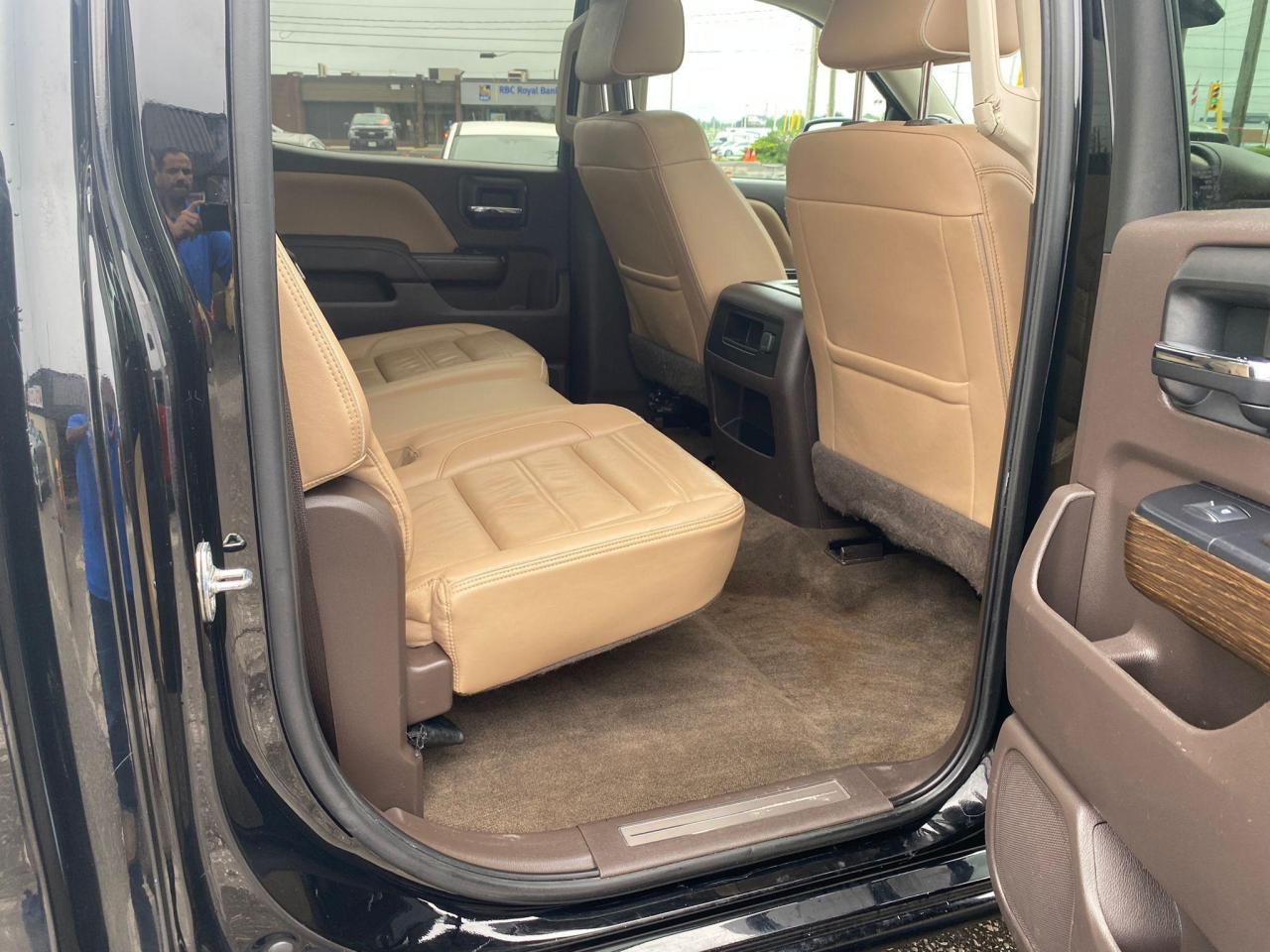 2018 GMC Sierra 1500 4WD Crew Cab 143.5" Denali beige Leather No Accide - Photo #14