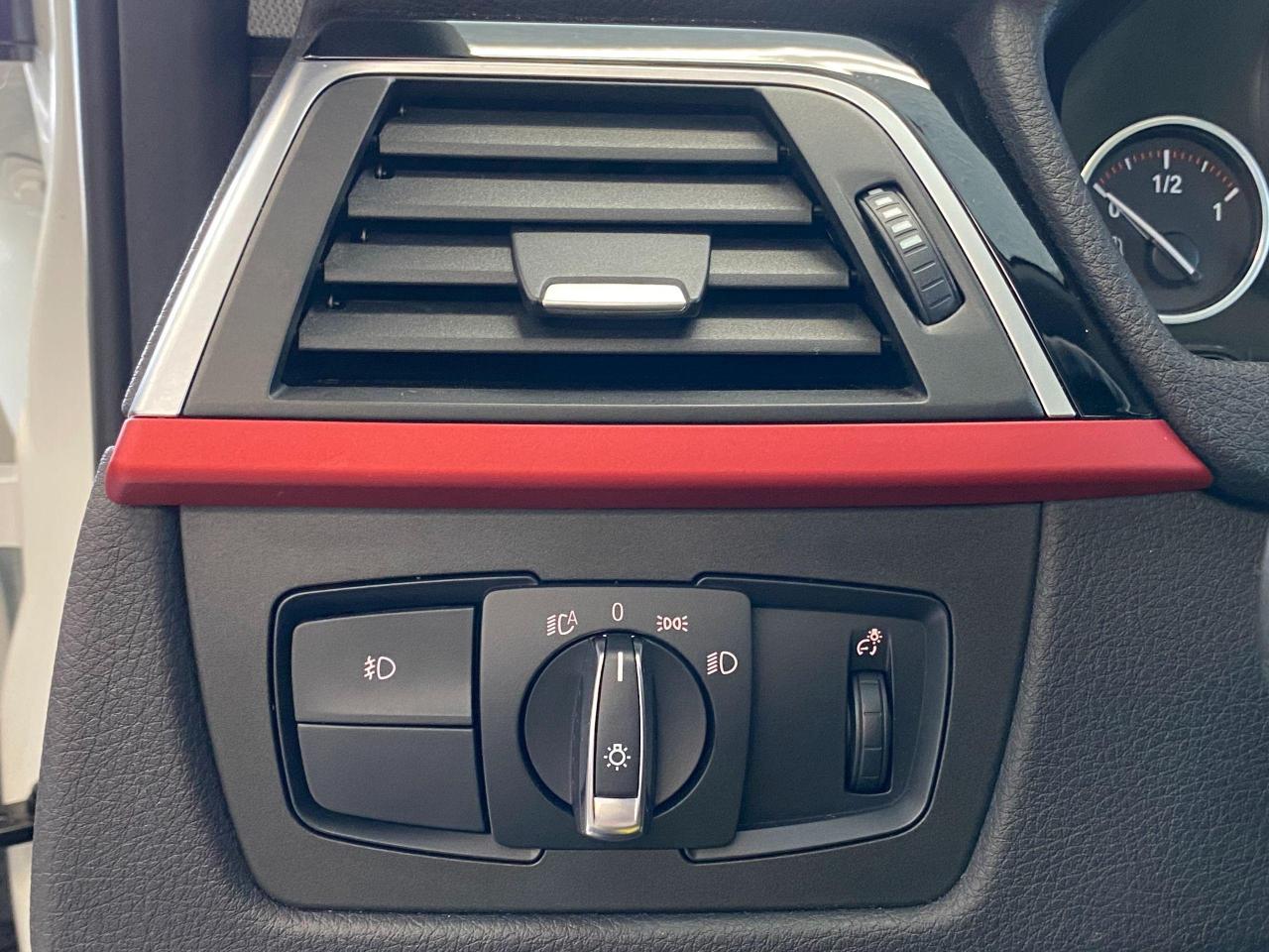 2017 BMW 3 Series 320i xDrive+ApplePlay+Camera+Sensors+CLEAN CARFAX - Photo #59