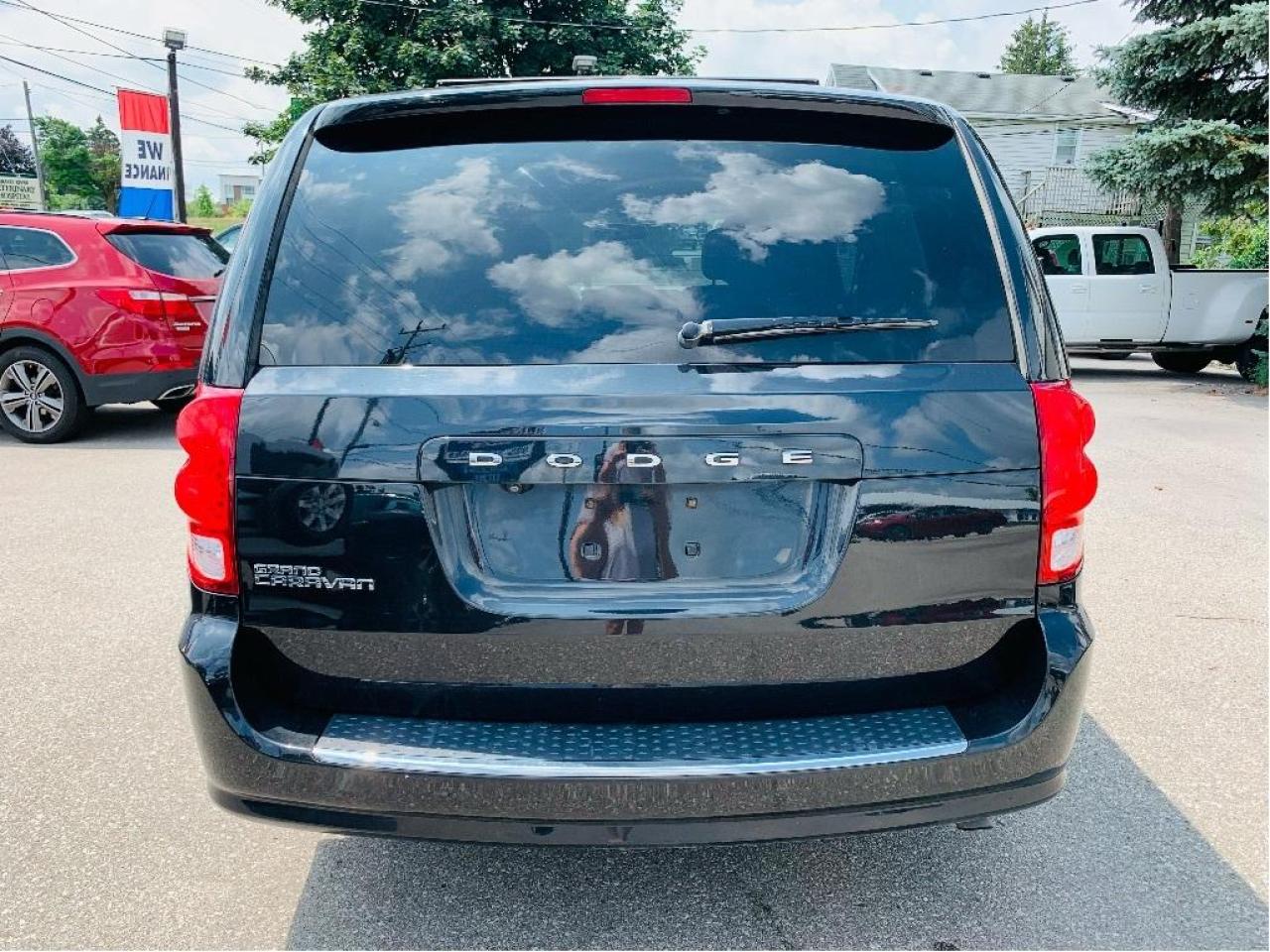 2017 Dodge Grand Caravan SXT Premium Plus, DVD, NAV, Photo3