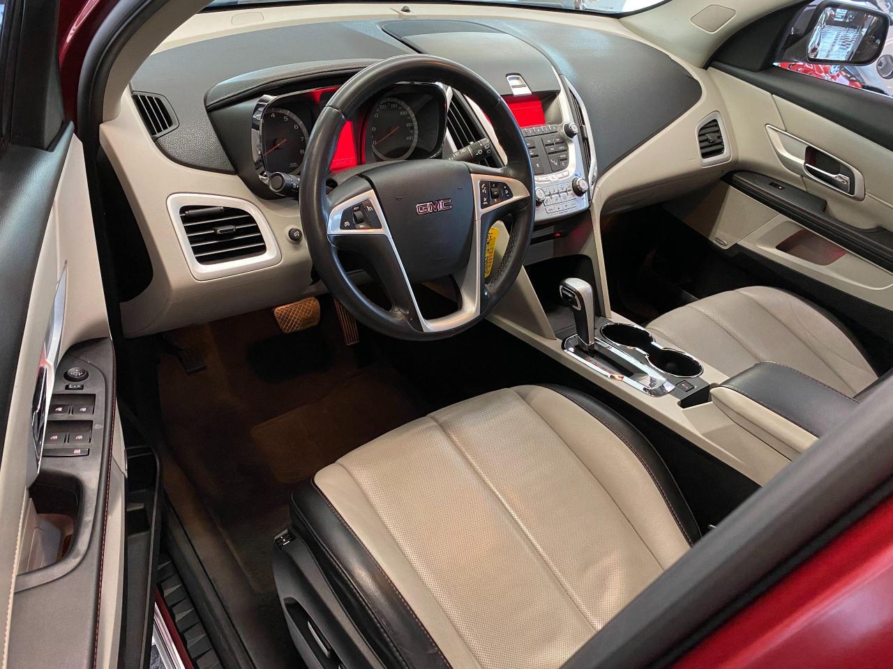 2010 GMC Terrain SLT-2 AWD+Leather+Camera+Bluetooth+CLEAN CARFAX - Photo #17