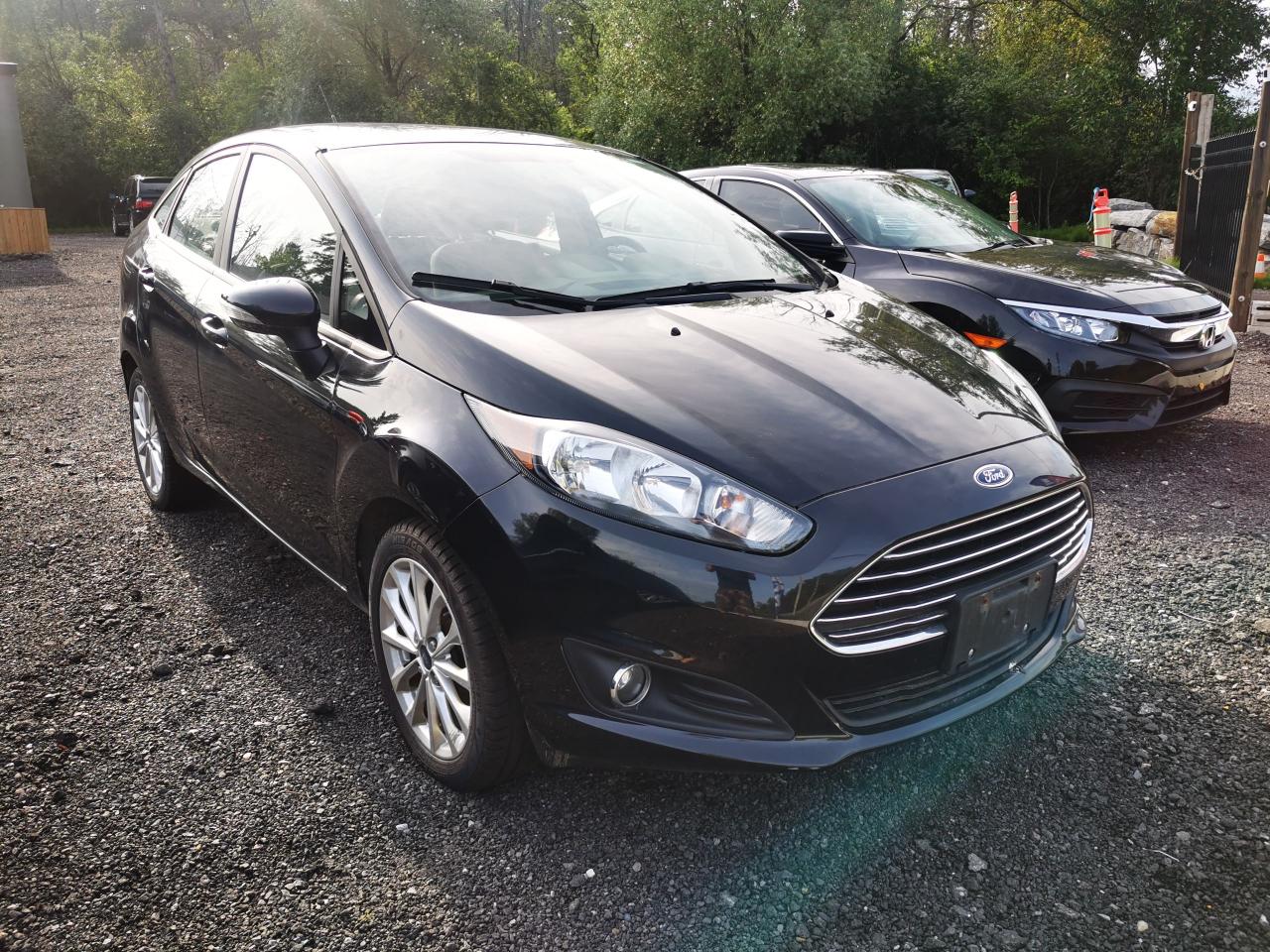 2014 Ford Fiesta SE - Photo #1