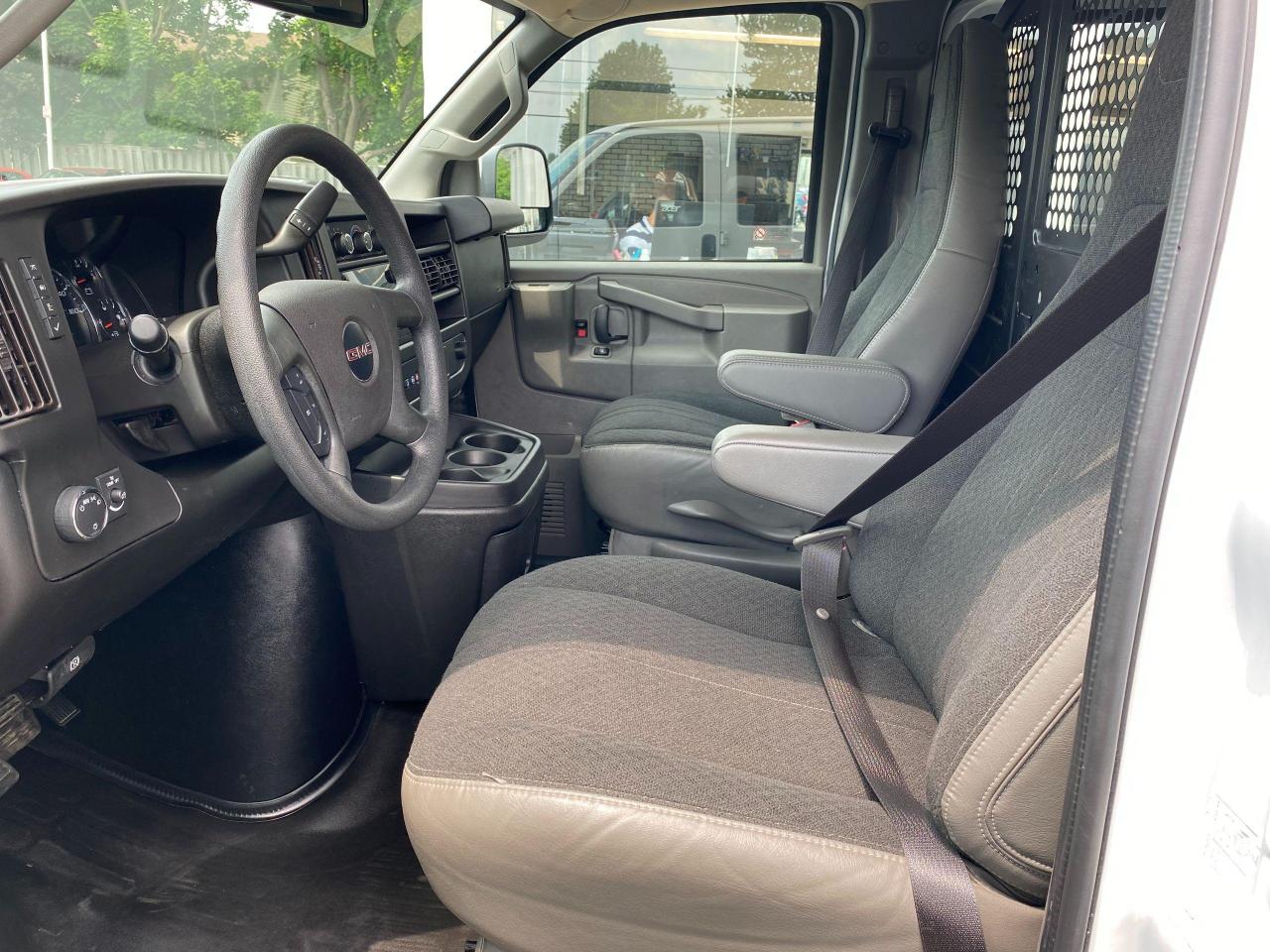 2019 GMC Savana 2500 Cargo 6.0L V8+Camera+CLEAN CARFAX - Photo #17