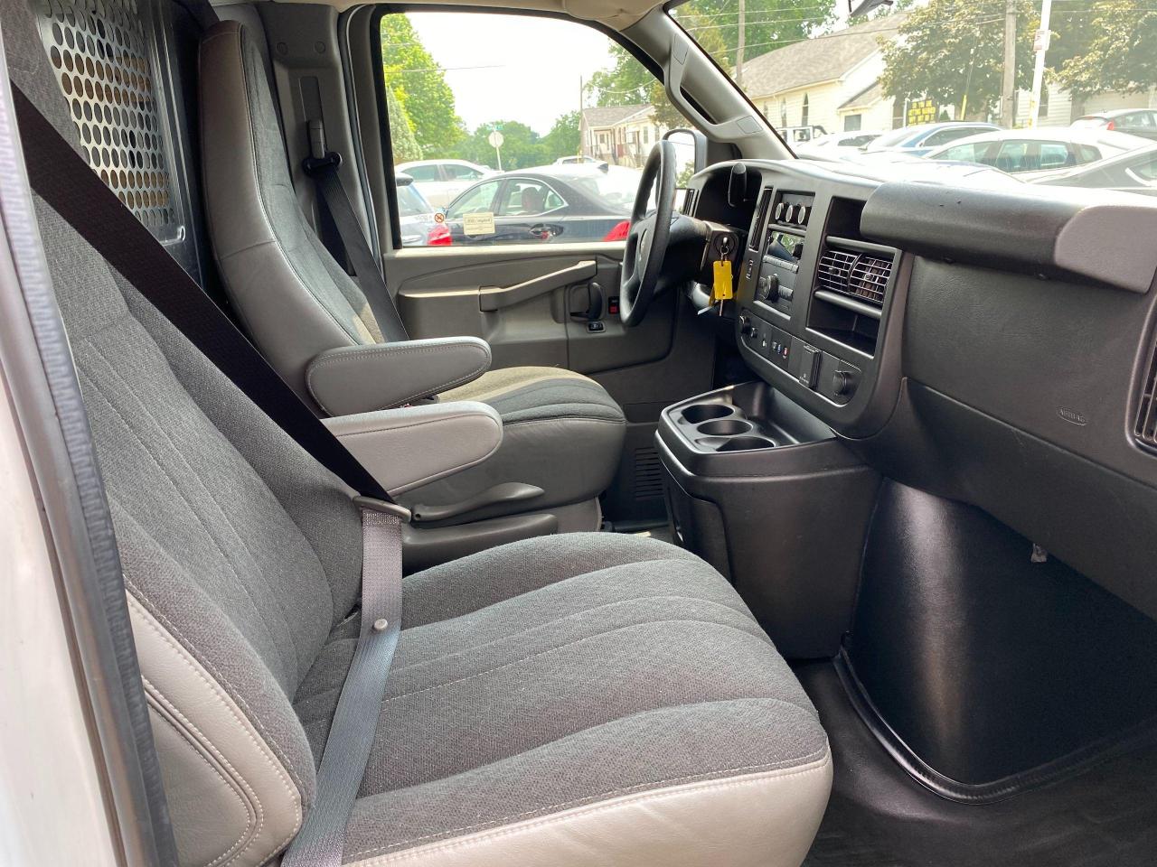 2019 GMC Savana 2500 Cargo 6.0L V8+Camera+CLEAN CARFAX Photo71