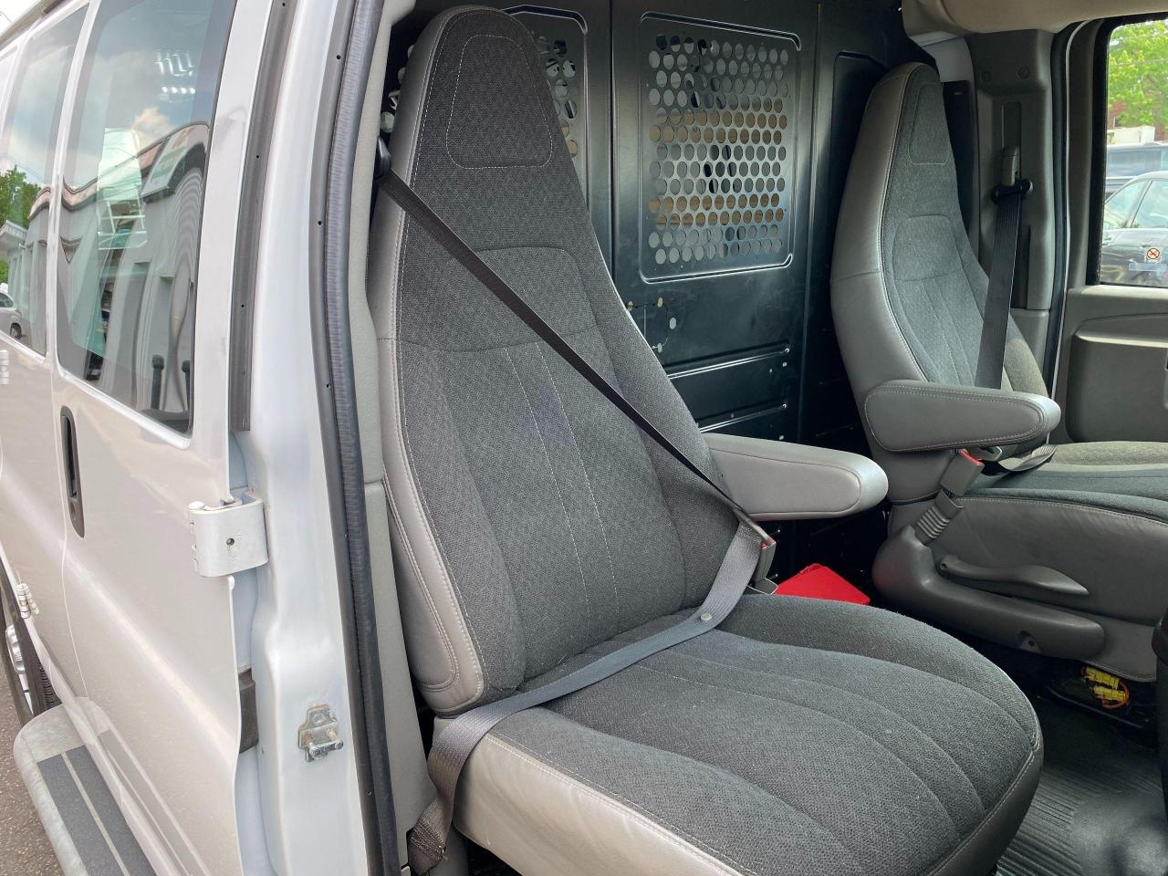 2019 GMC Savana 2500 Cargo 6.0L V8+Camera+CLEAN CARFAX - Photo #21