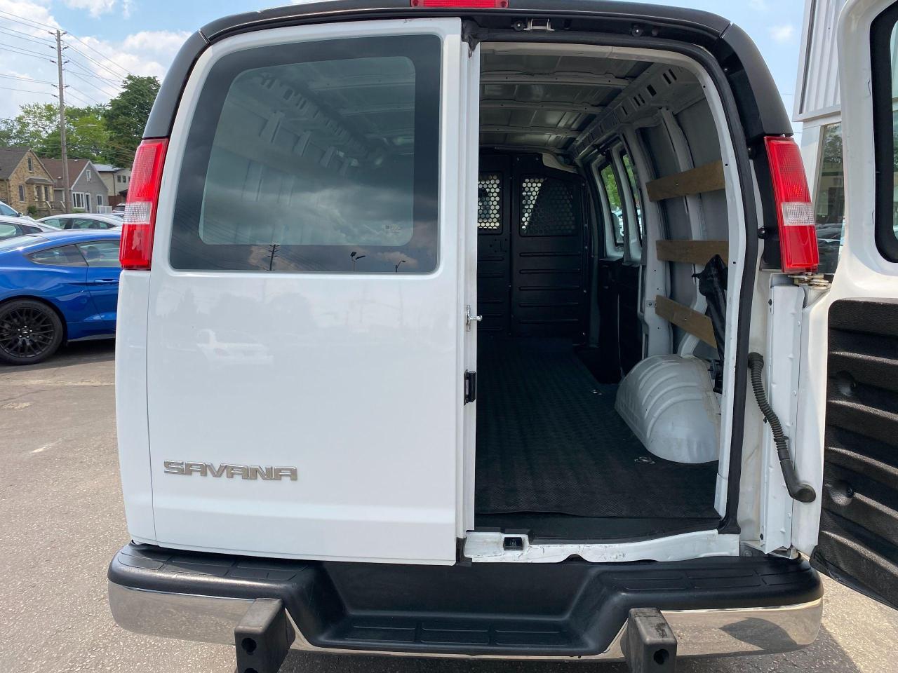 2019 GMC Savana 2500 Cargo 6.0L V8+Camera+CLEAN CARFAX - Photo #23