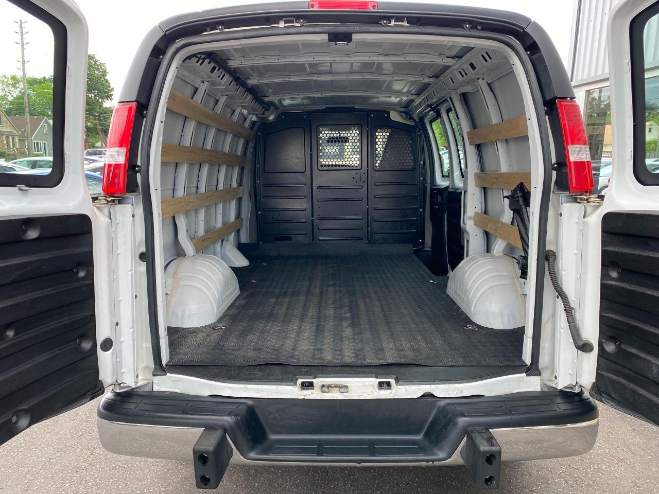 2019 GMC Savana 2500 Cargo 6.0L V8+Camera+CLEAN CARFAX - Photo #24