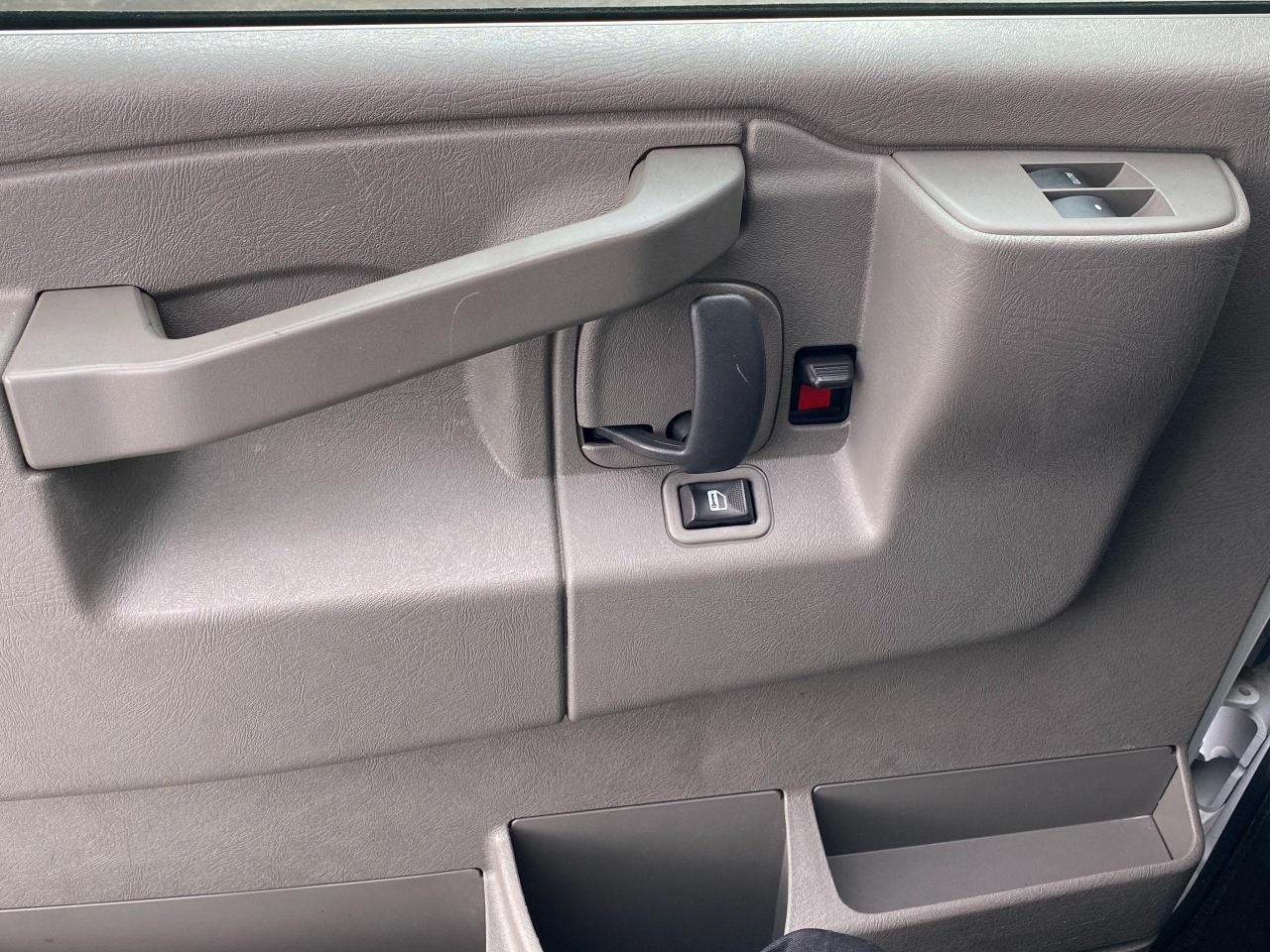 2019 GMC Savana 2500 Cargo 6.0L V8+Camera+CLEAN CARFAX Photo33