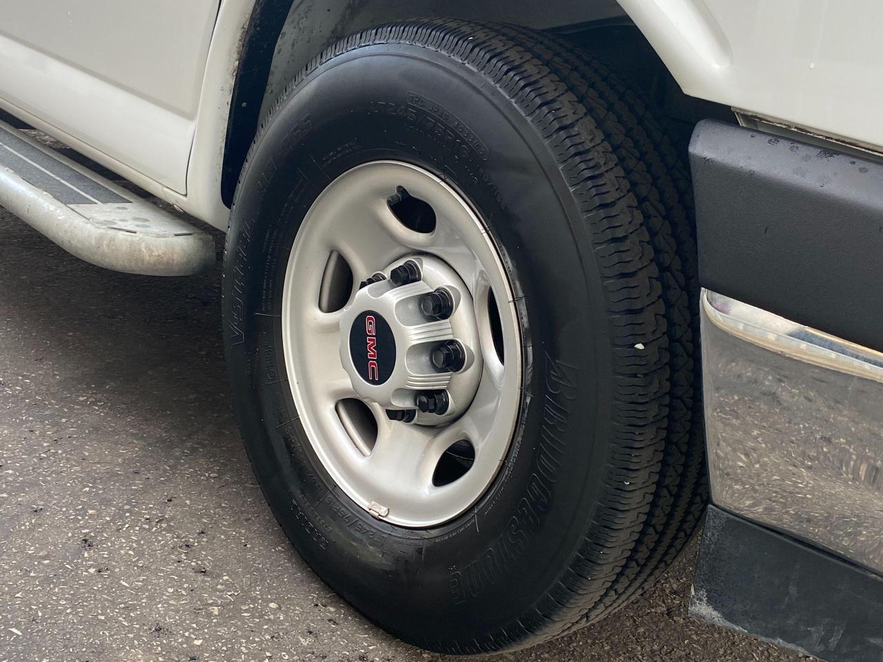 2019 GMC Savana 2500 Cargo 6.0L V8+Camera+CLEAN CARFAX - Photo #43