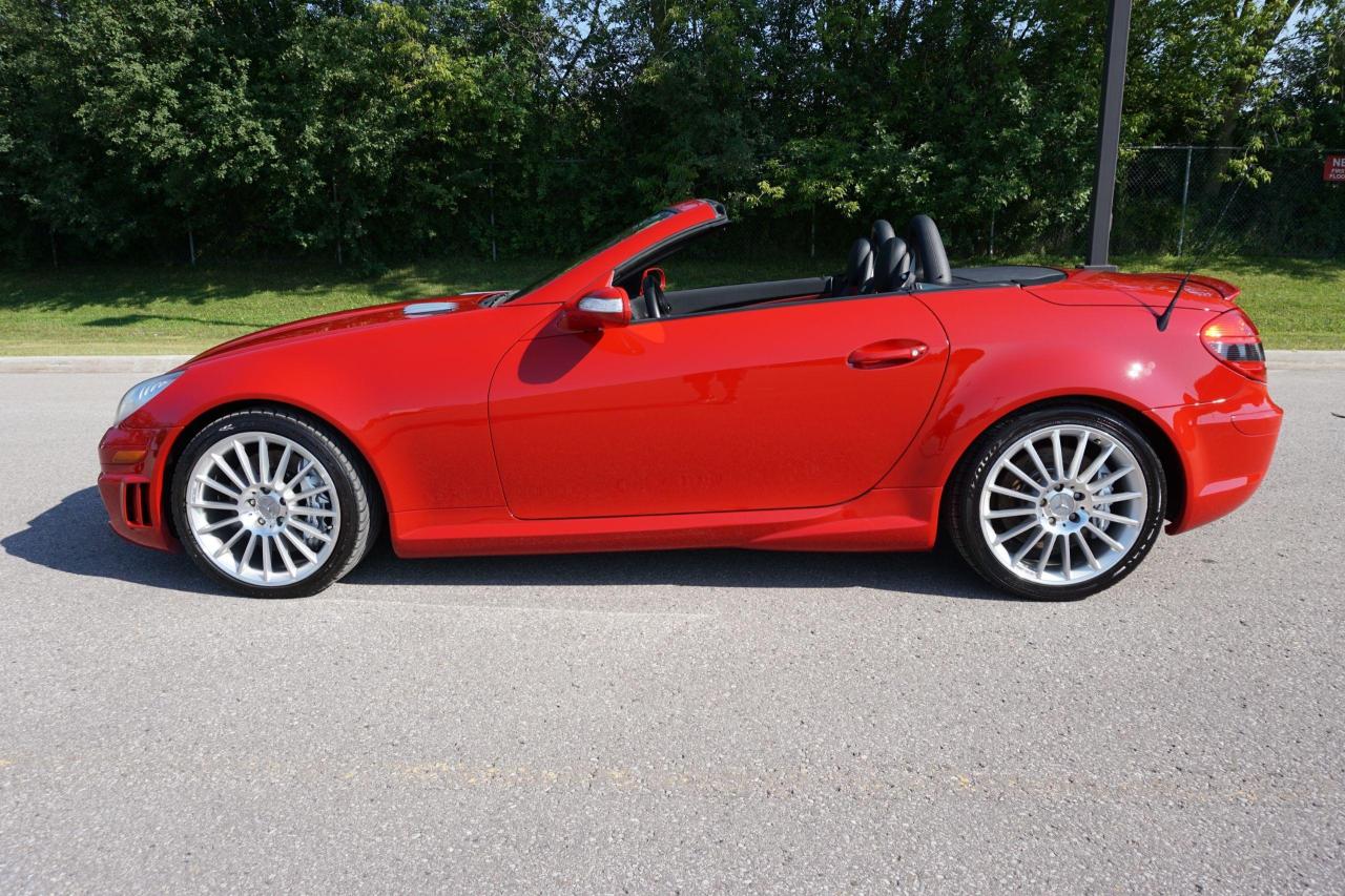 2005 Mercedes-Benz SLK STUNNING AMG 55 / ONTARIO CAR / HARDTOP ROADSTER Photo2