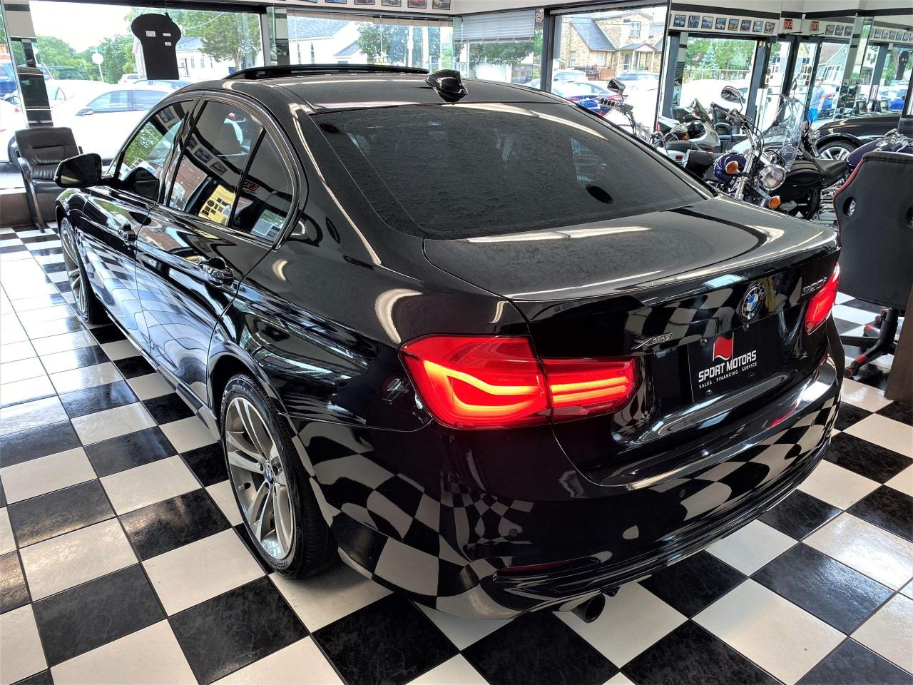 2017 BMW 3 Series 320i xDrive+GPS+BSM+360 Camera+PDC+CLEAN CARFAX - Photo #2