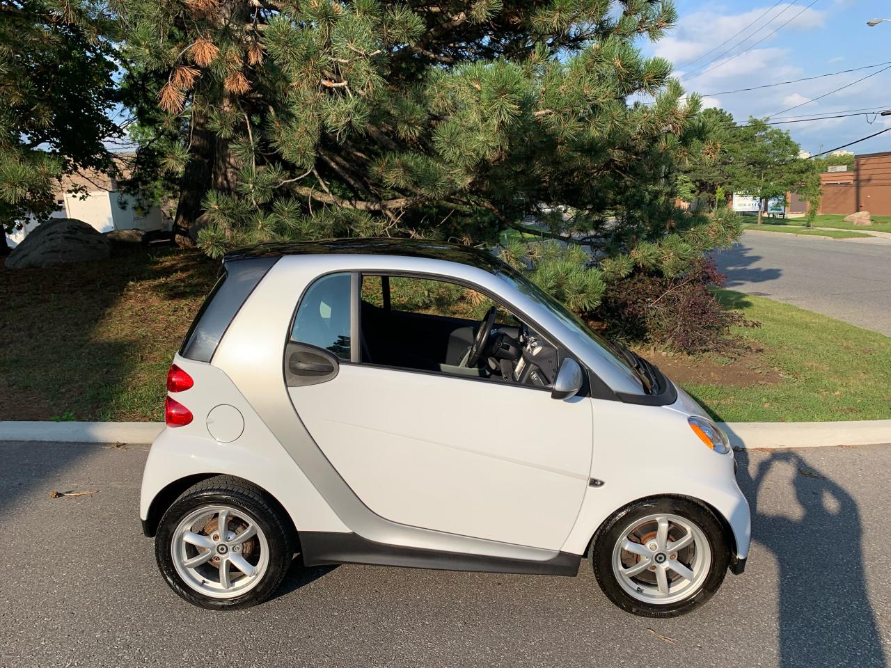 2013 Smart fortwo coupe ONLY 51,154 KMS! NAVIGATION/MOONROOF/FULLY LOADED! - Photo #2