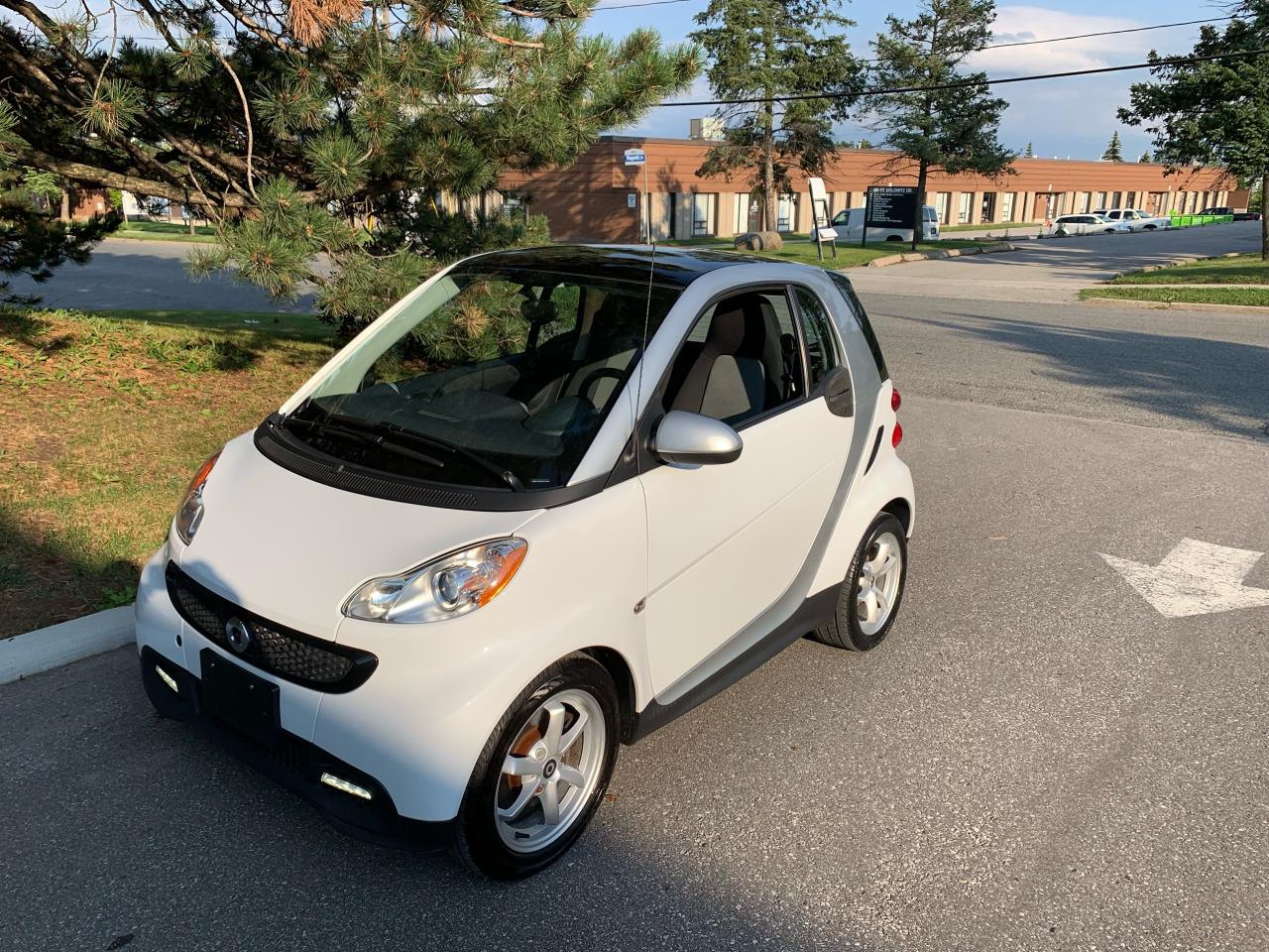2013 Smart fortwo coupe ONLY 51,154 KMS! NAVIGATION/MOONROOF/FULLY LOADED! Photo2