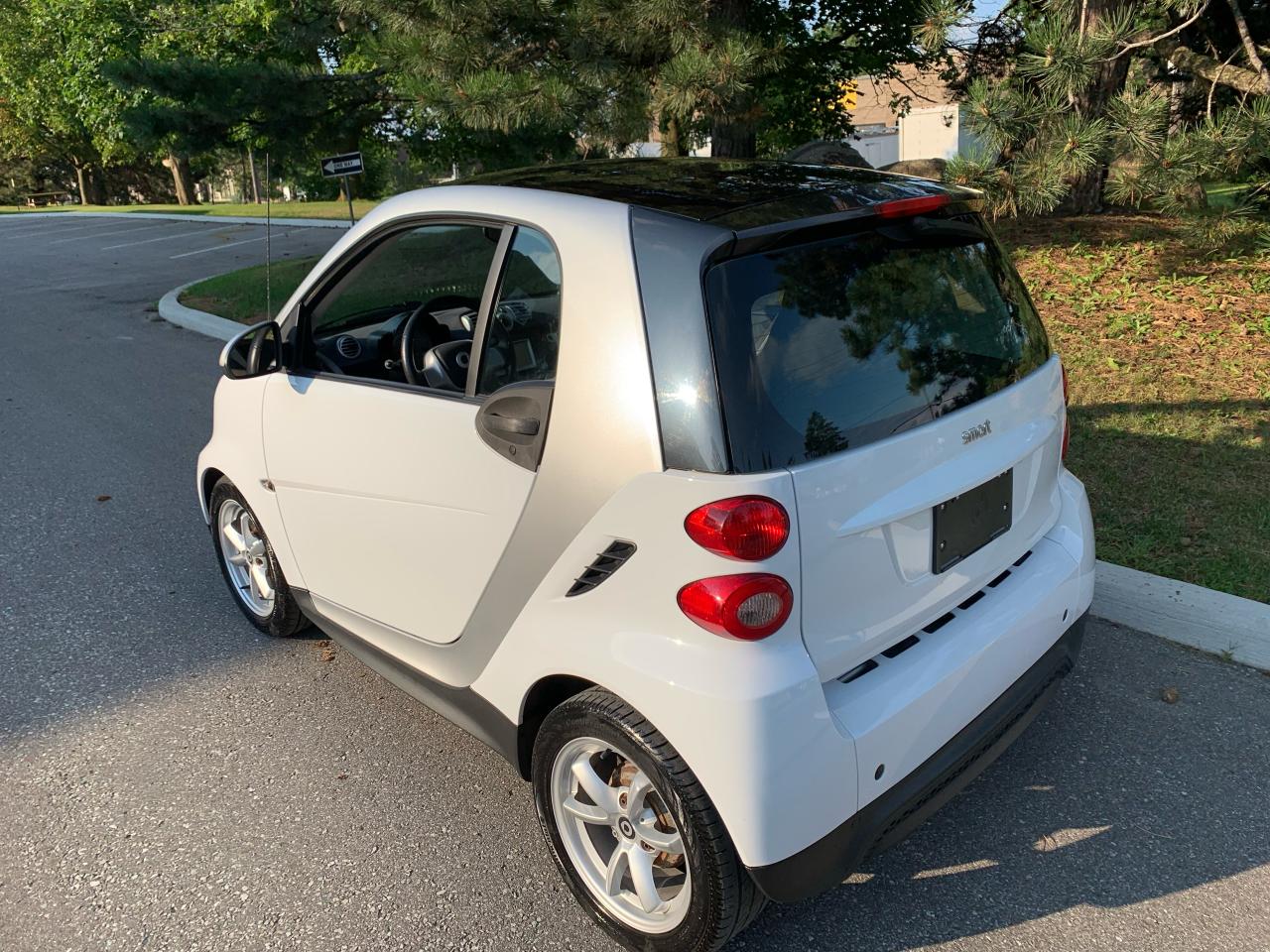2013 Smart fortwo coupe ONLY 51,154 KMS! NAVIGATION/MOONROOF/FULLY LOADED! Photo3